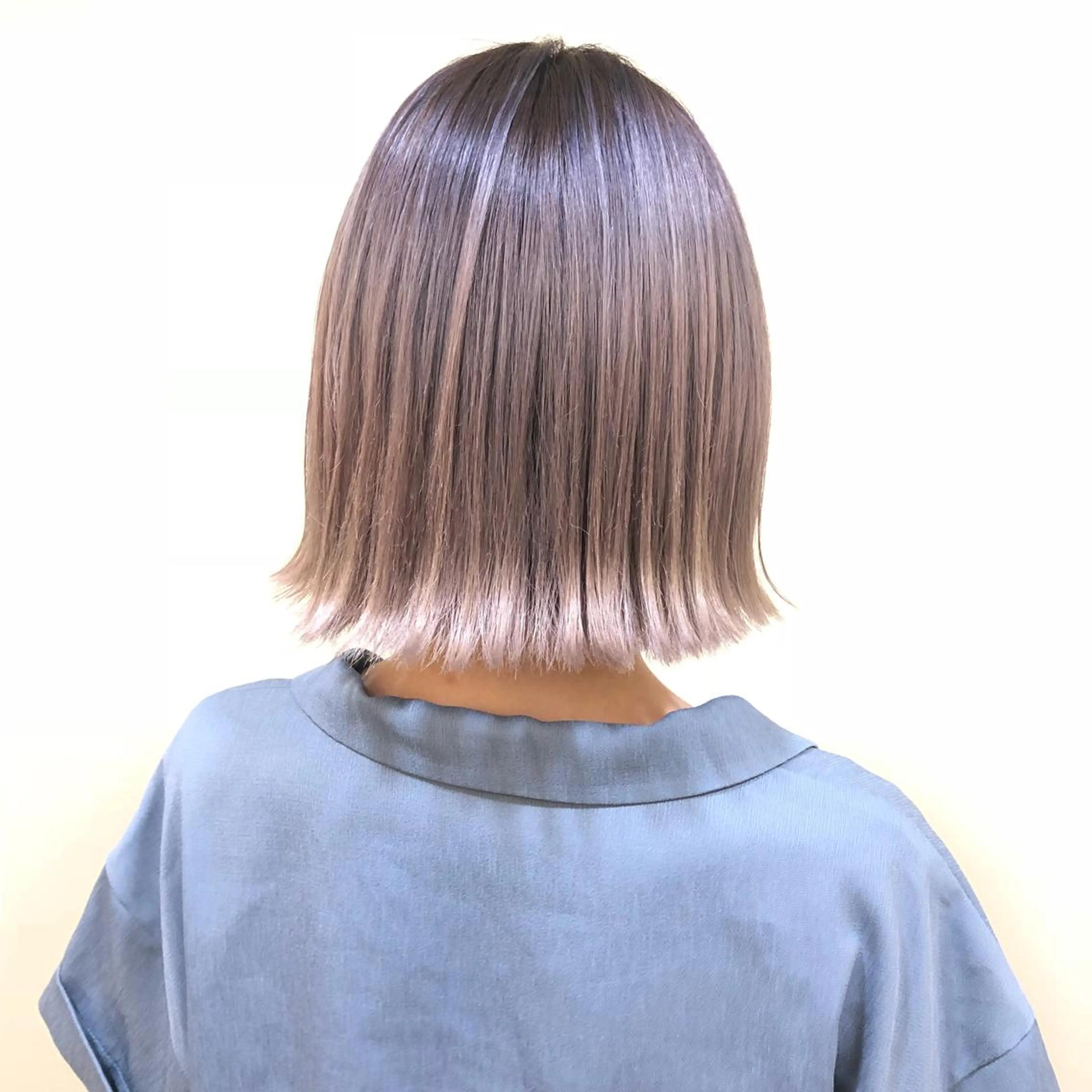 ショート カラー ブロンド ホワイトブロンド ANNA /艶髪/ハイトーンのヘアスタイル