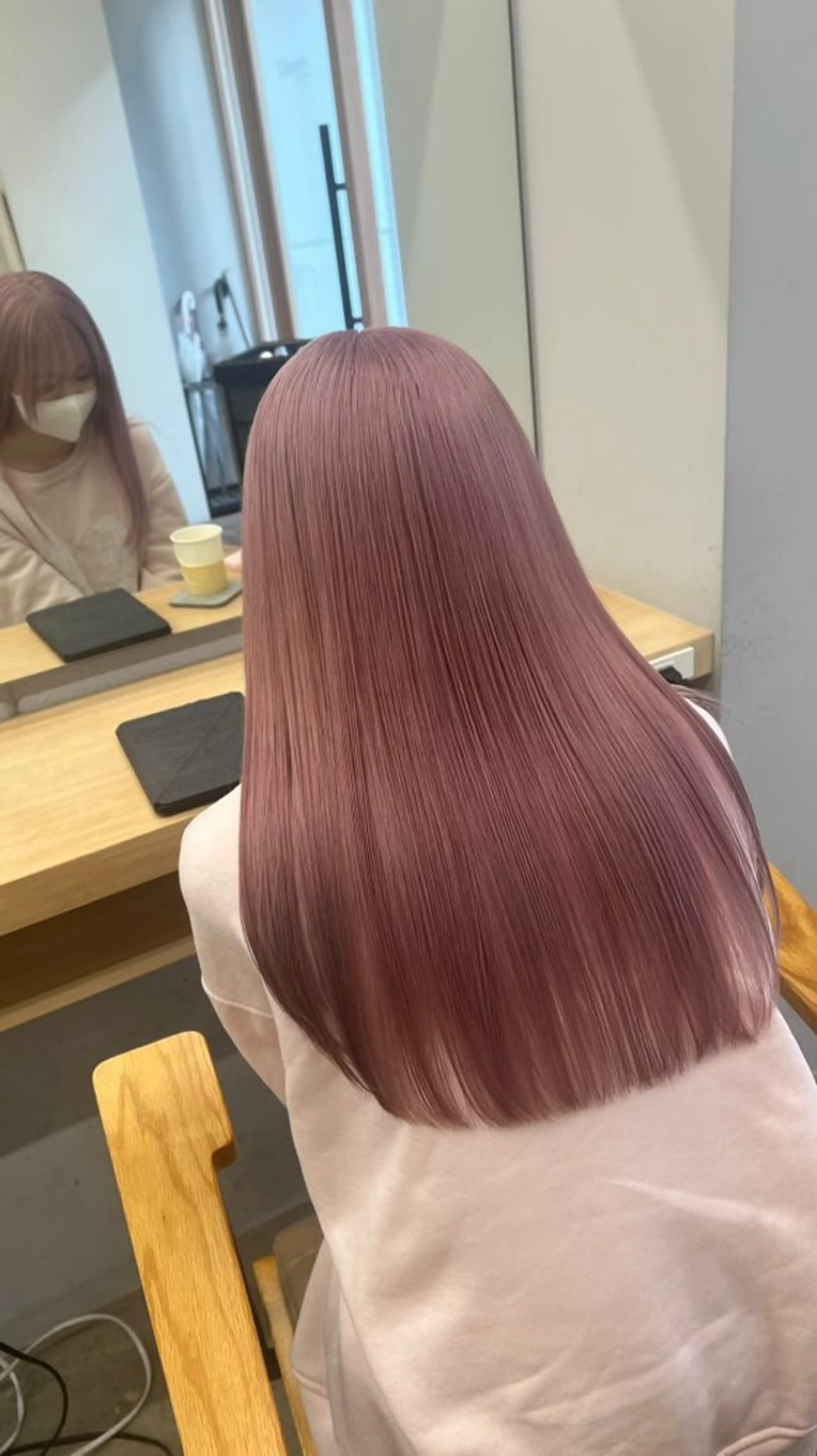 ロング カラー ベージュカラー ピンクカラー ピンクベージュ SALOWIN 新宿三丁目me+所属・レイヤー/ボブ/ 髪質改善/石井ハルカのヘアスタイル