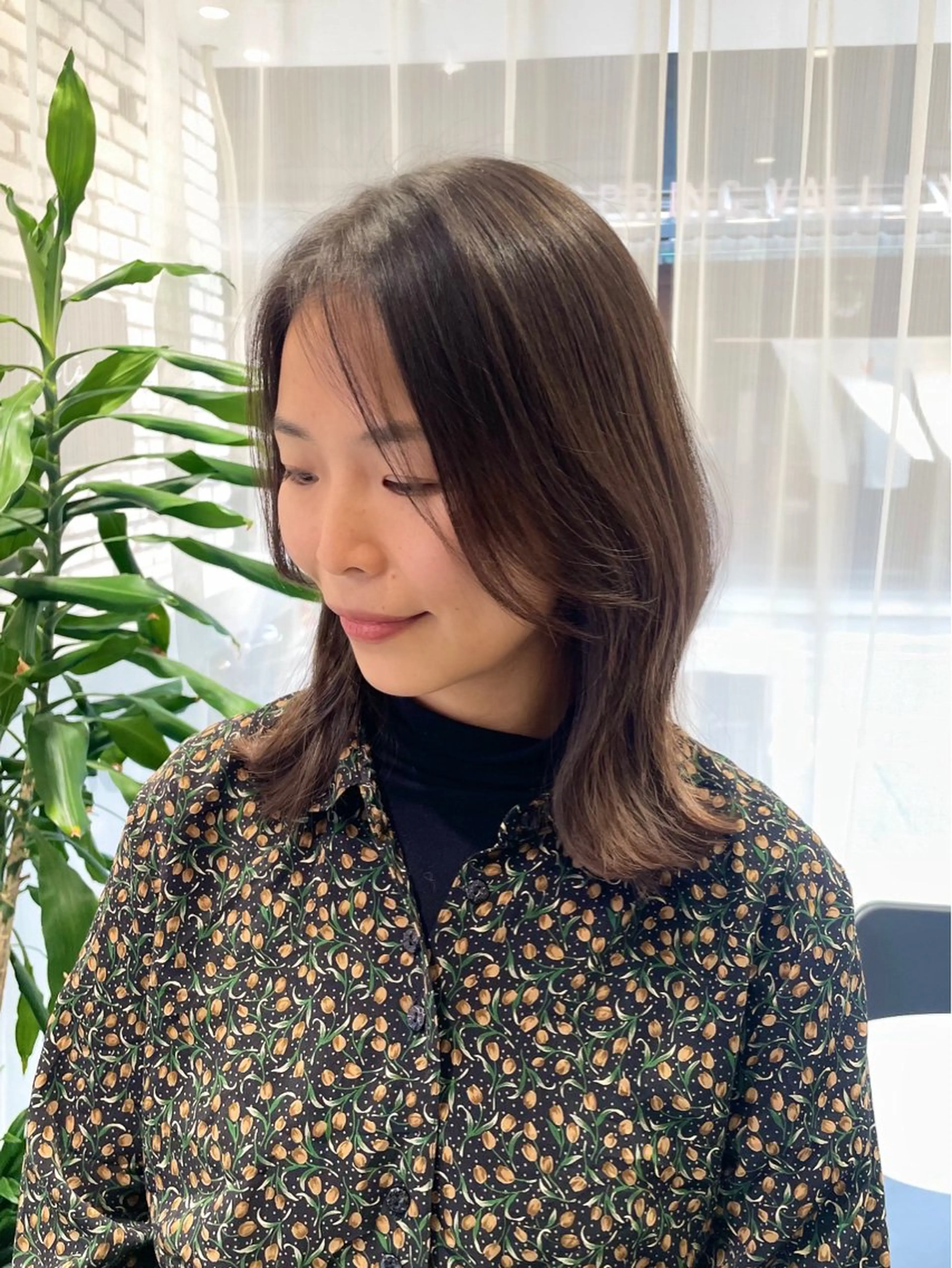 ミディアム 小顔カット カット ヘアカラー 韓国風レイヤーカット 🇰🇷yumiのヘアスタイル