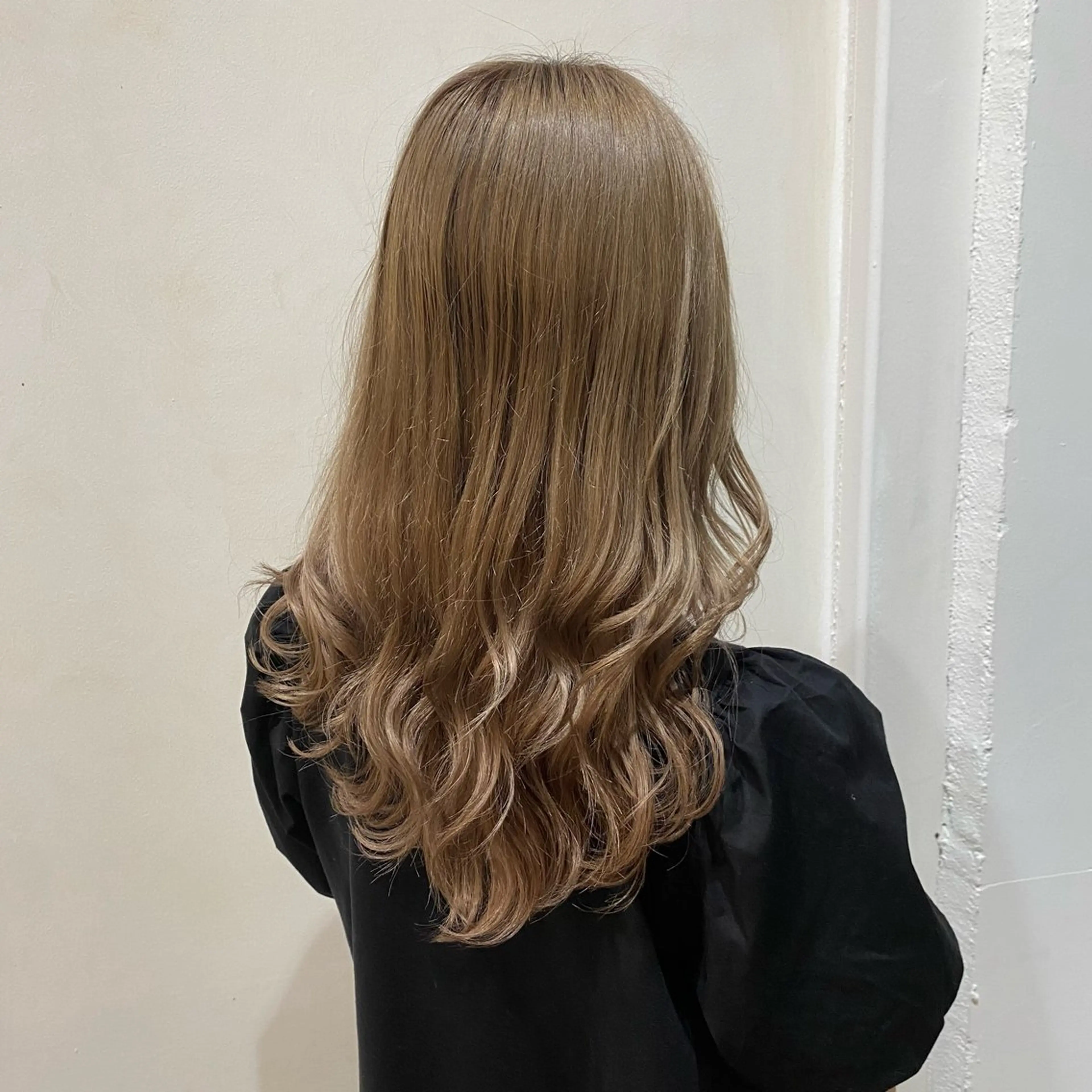 ロング カラー ベージュカラー ブリーチ ケアブリーチ ダブルカラー ハイトーンカラー 神戸ボブ✂️ ioe三宮/田 伸佳のヘアスタイル