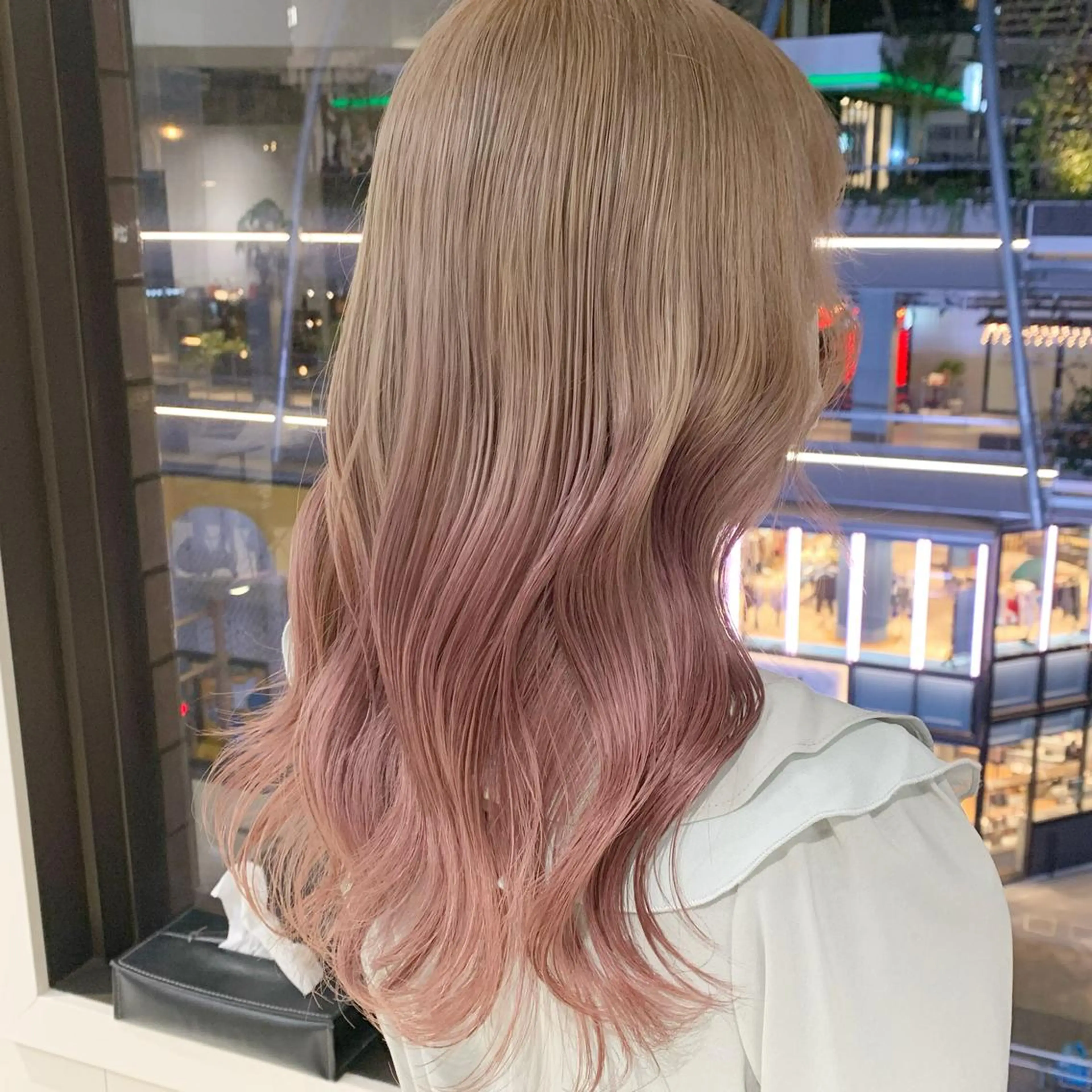 ミディアム カラー raika .のヘアスタイル