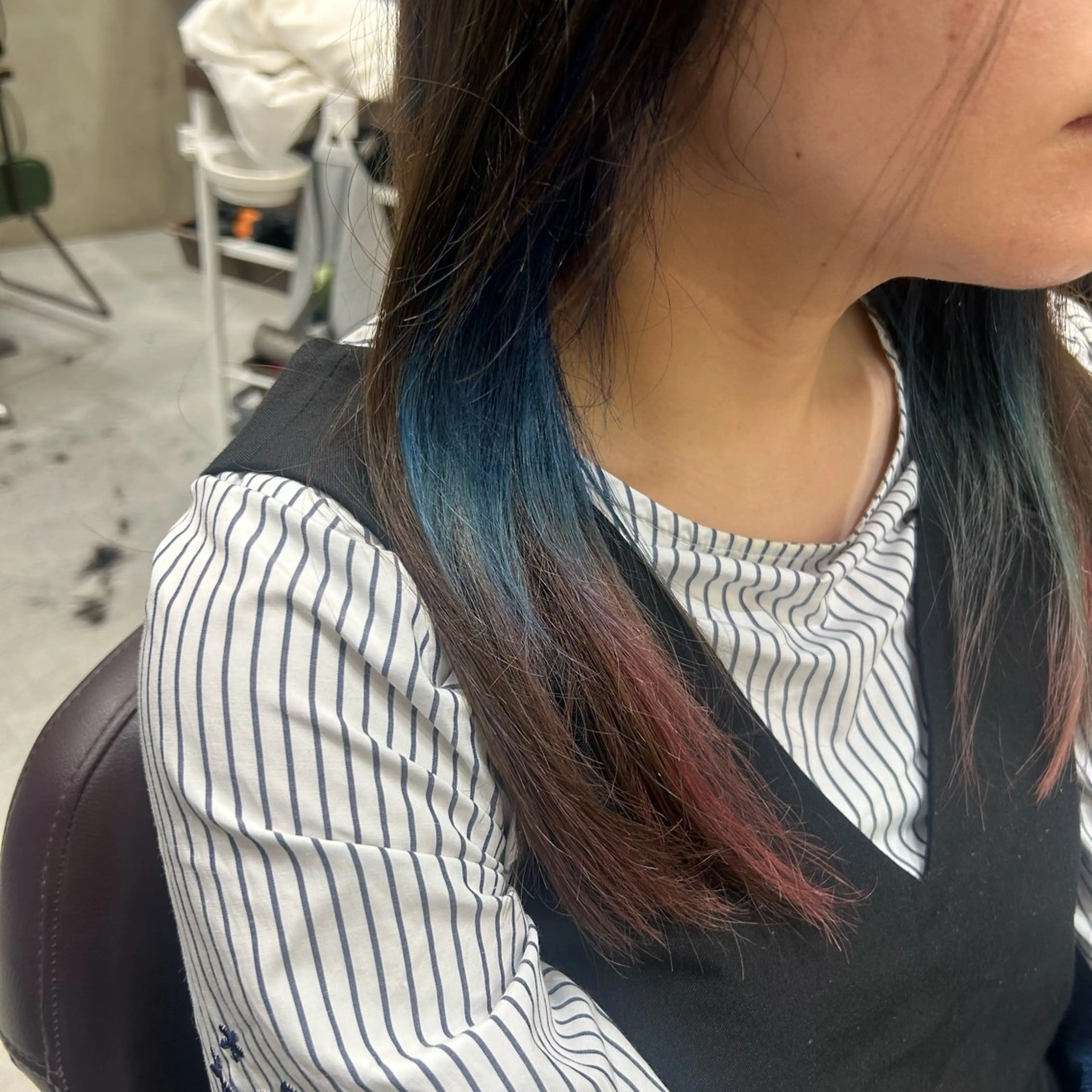 ミディアム カラー ブリーチ ブルーカラー ピンクカラー カット ヘアカラー トリートメント 若狭 彩花のヘアスタイル