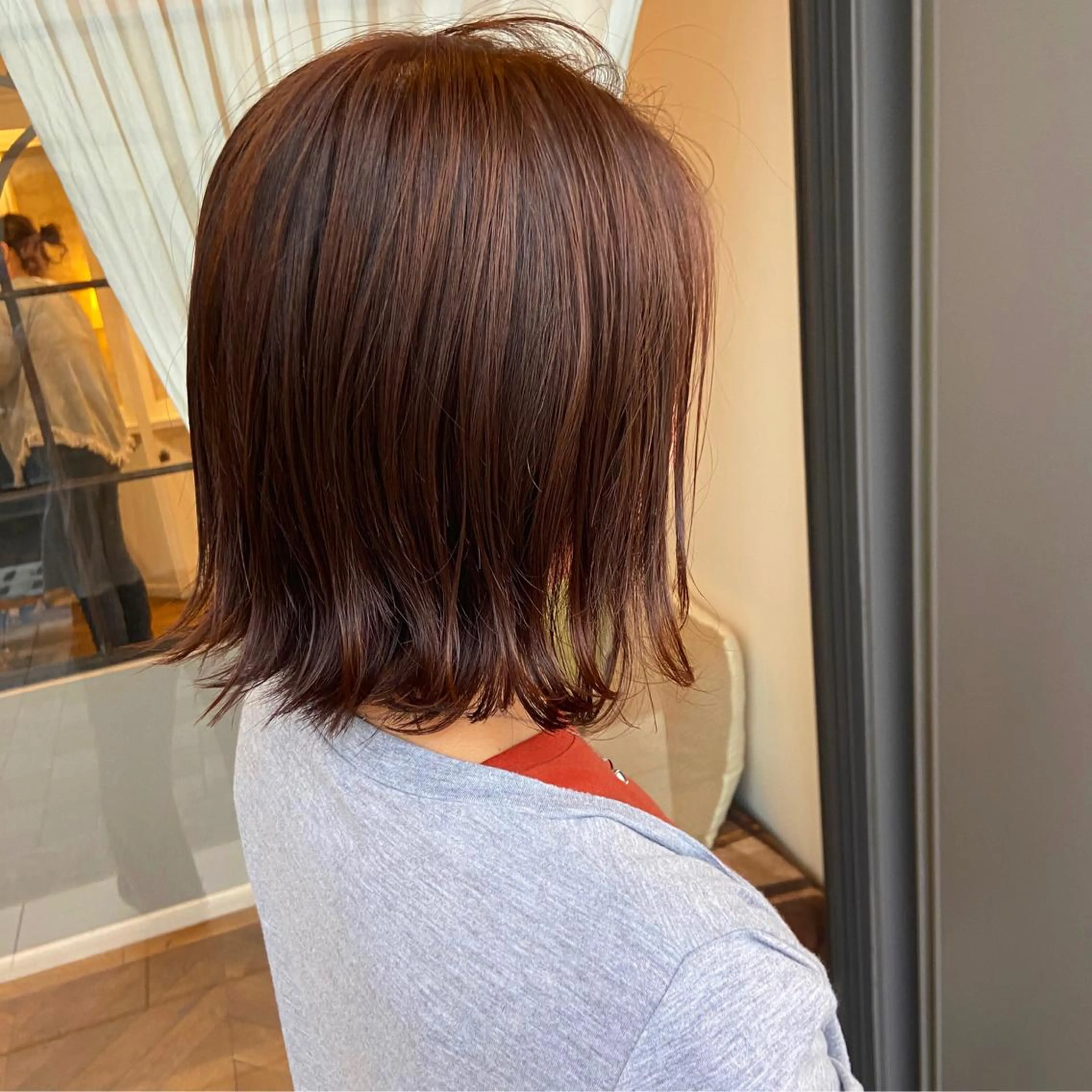 ショート 外ハネヘア 峯 志帆のヘアスタイル