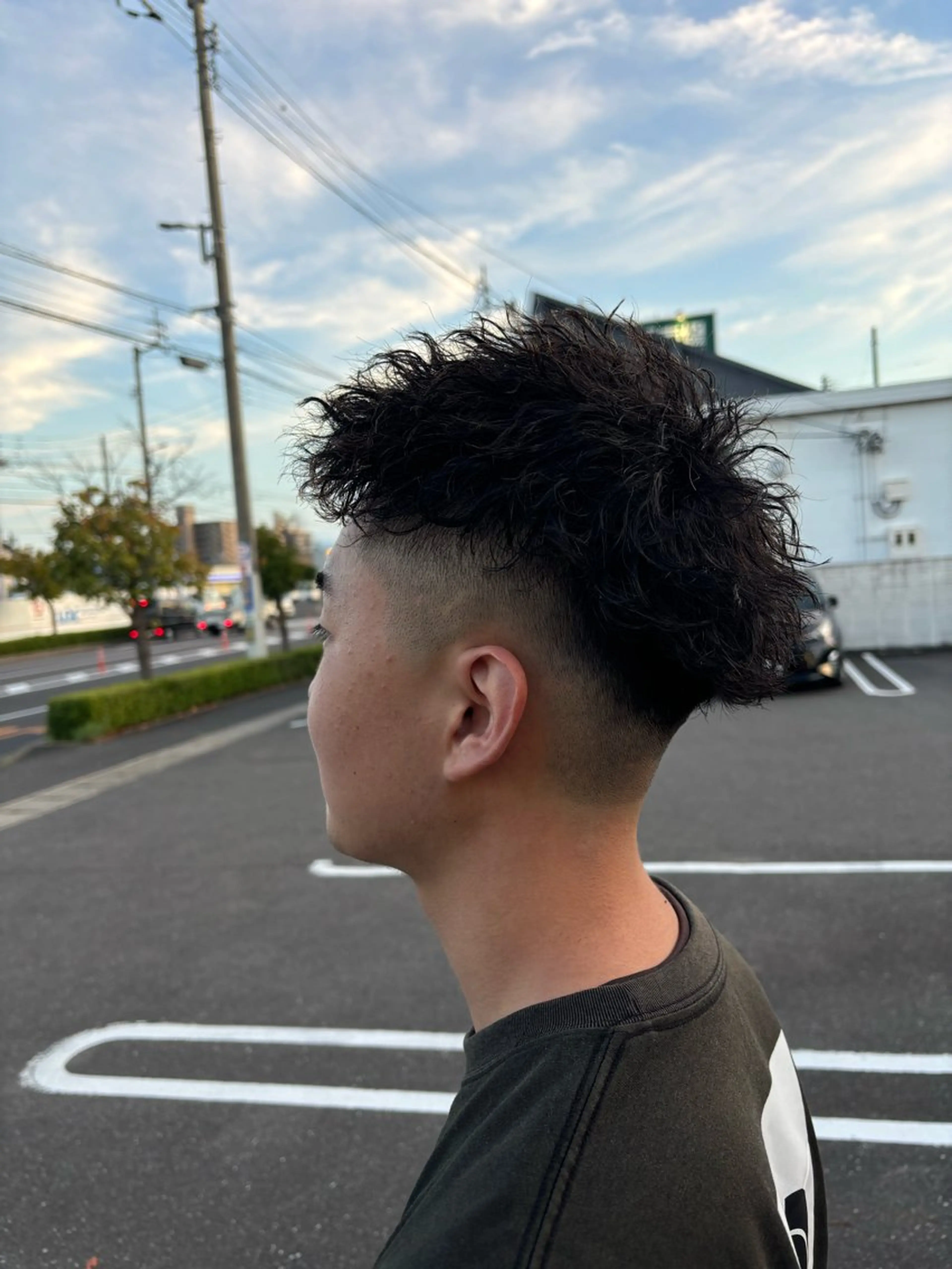 ショート パーマ メンズ モヒカン メンズパーマ メンズツイストパーマ 刈り上げ ツイストパーマ 米谷 理玖のヘアスタイル