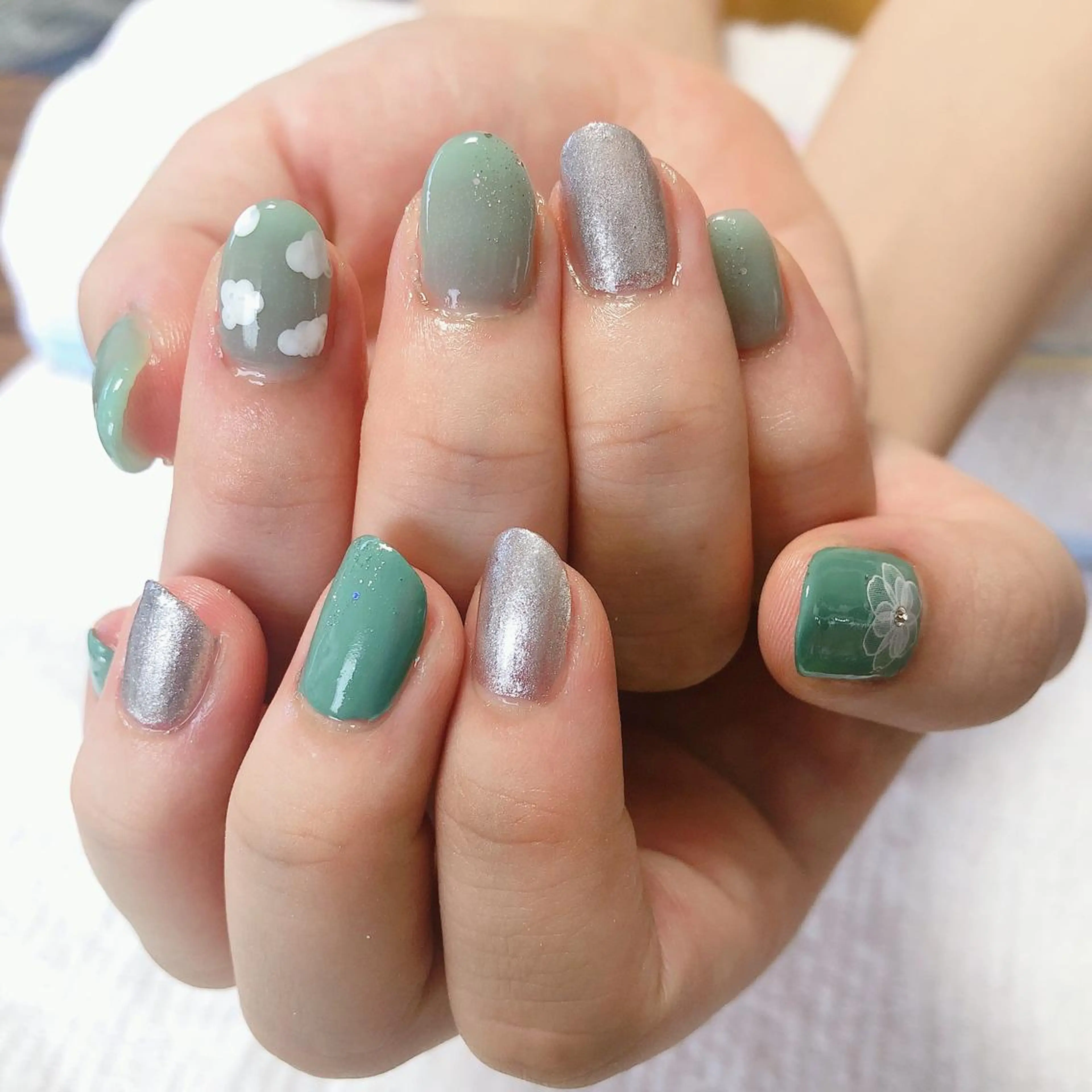 ネイル グリーン 結城 怜菜のネイルデザイン