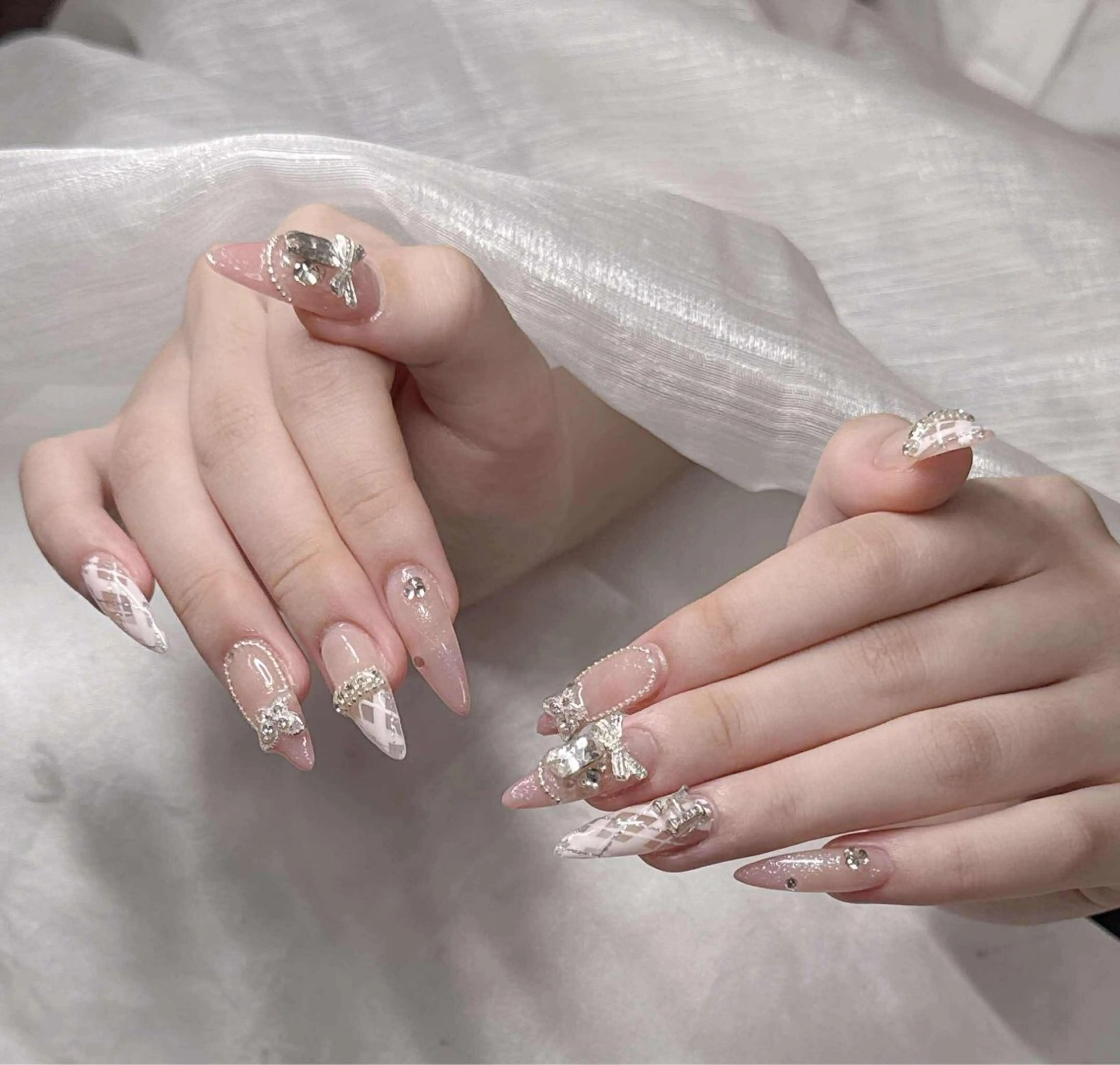 ネイル 長さ出し グラデーション 卒業式 キラキラネイル マグネットネイル ハンドネイル Lee Nailsのネイルデザイン