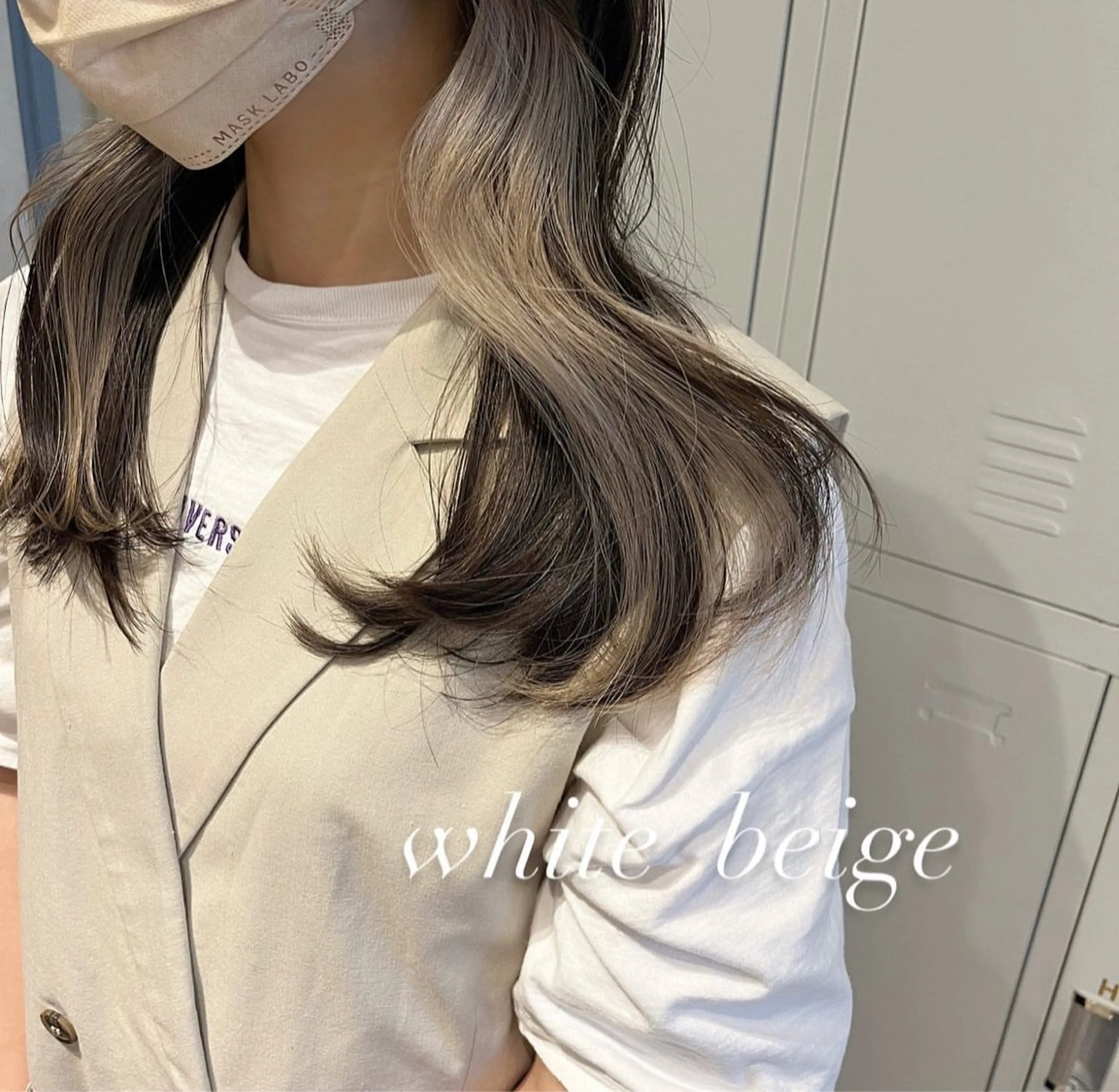 セミロング カラー ベージュカラー イヤリングカラー ハイトーンカラー インナーカラー ミルクティーベージュ ヘアカラー トリートメント N°+aero 🤍ユメのヘアスタイル