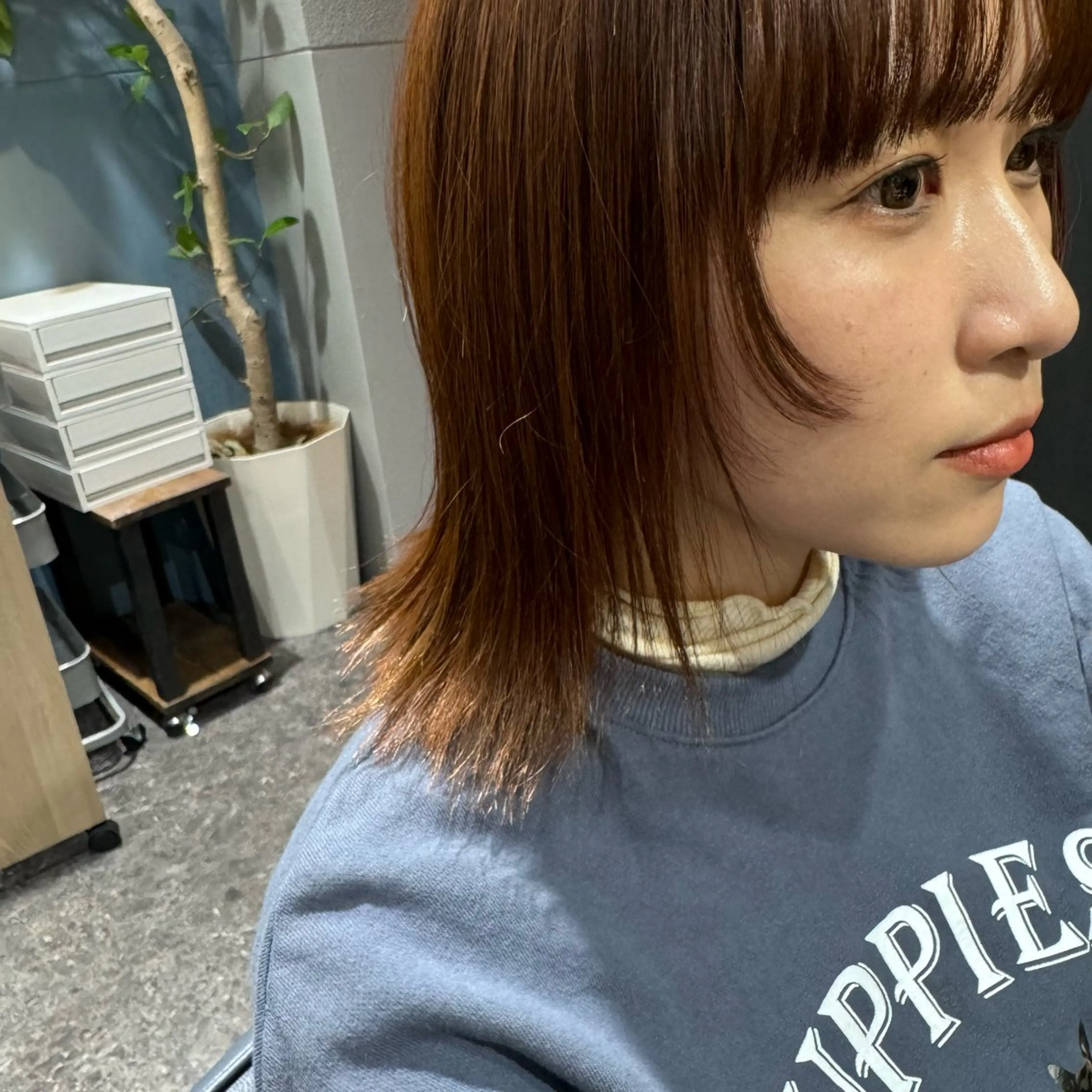 ミディアム カラー ベージュカラー ブリーチ イルミナカラー オレンジ オレンジベージュ カット ヘアカラー トリートメント OAK 中目黒のヘアスタイル