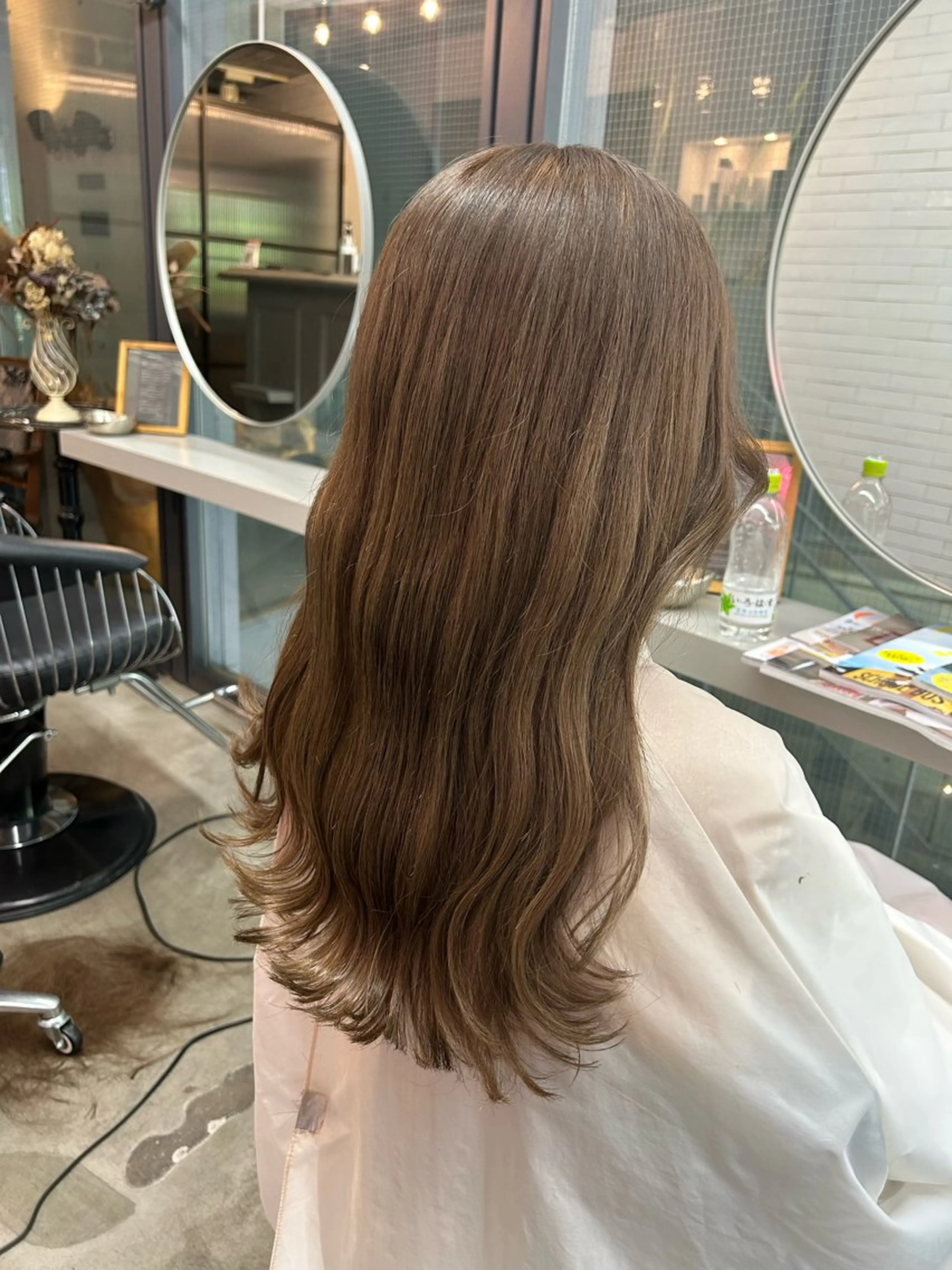ロング カラー ベージュカラー ブリーチ 透明感カラー やすだ しおりのその他イメージ