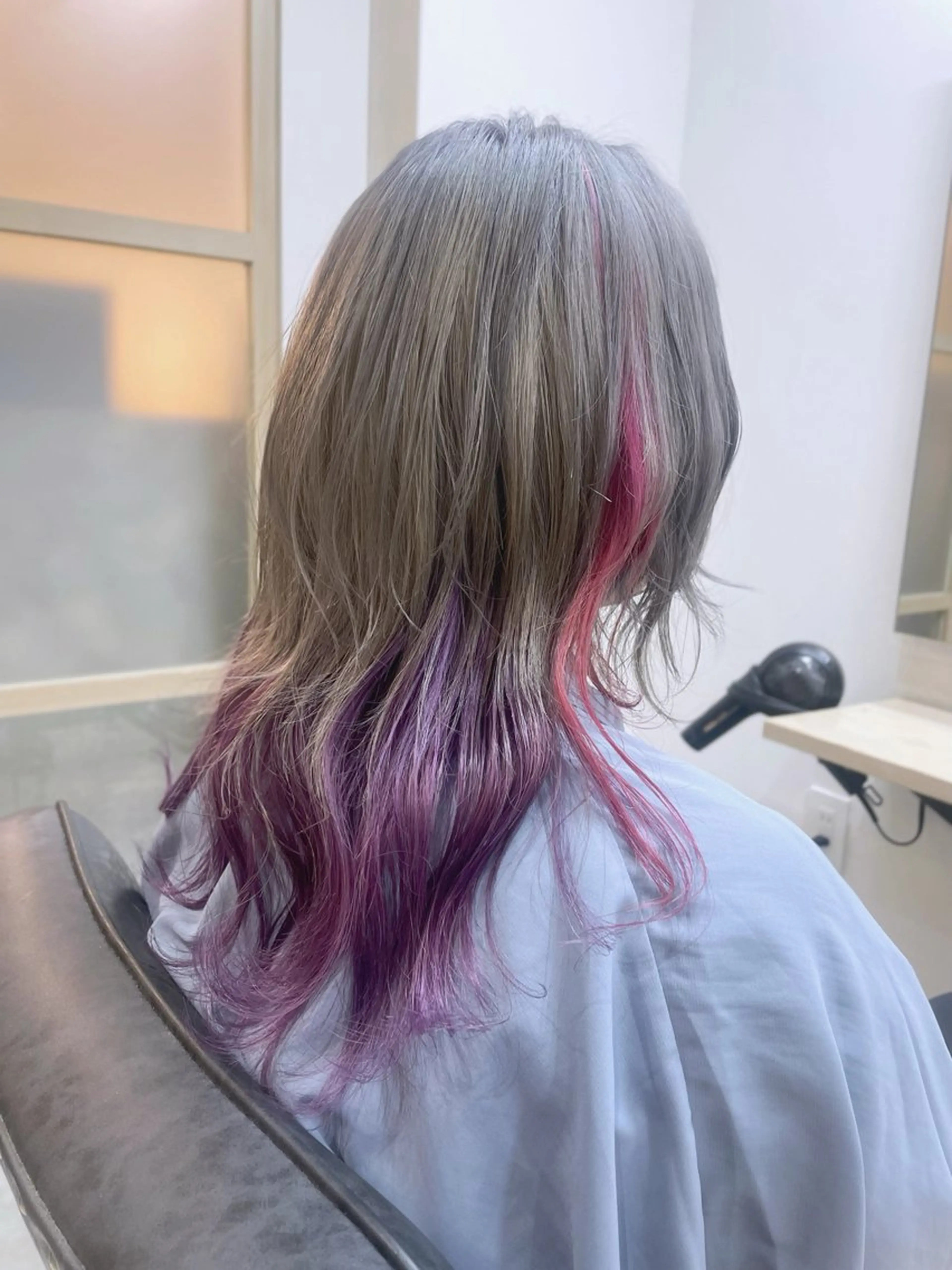セミロング カラー カット ヘアカラー トリートメント EMANON新宿南口所属・🦄中性ウルフ ☁️Shiori🦄のヘアスタイル