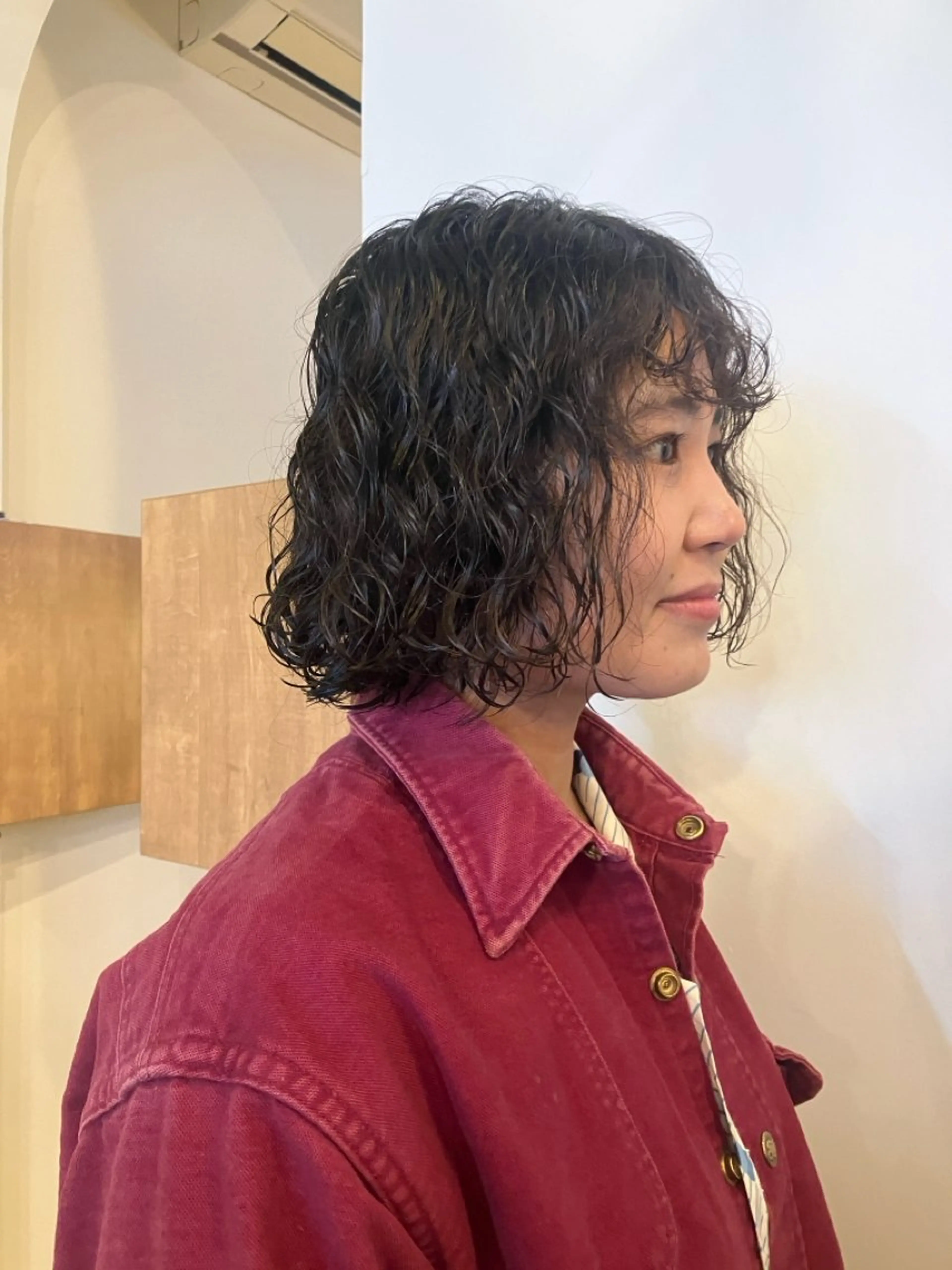 ミディアム パーマ ヘアアレンジ ミディアムパーマ loty hair design所属・SEIRA🤍 レイヤーカットのヘアスタイル