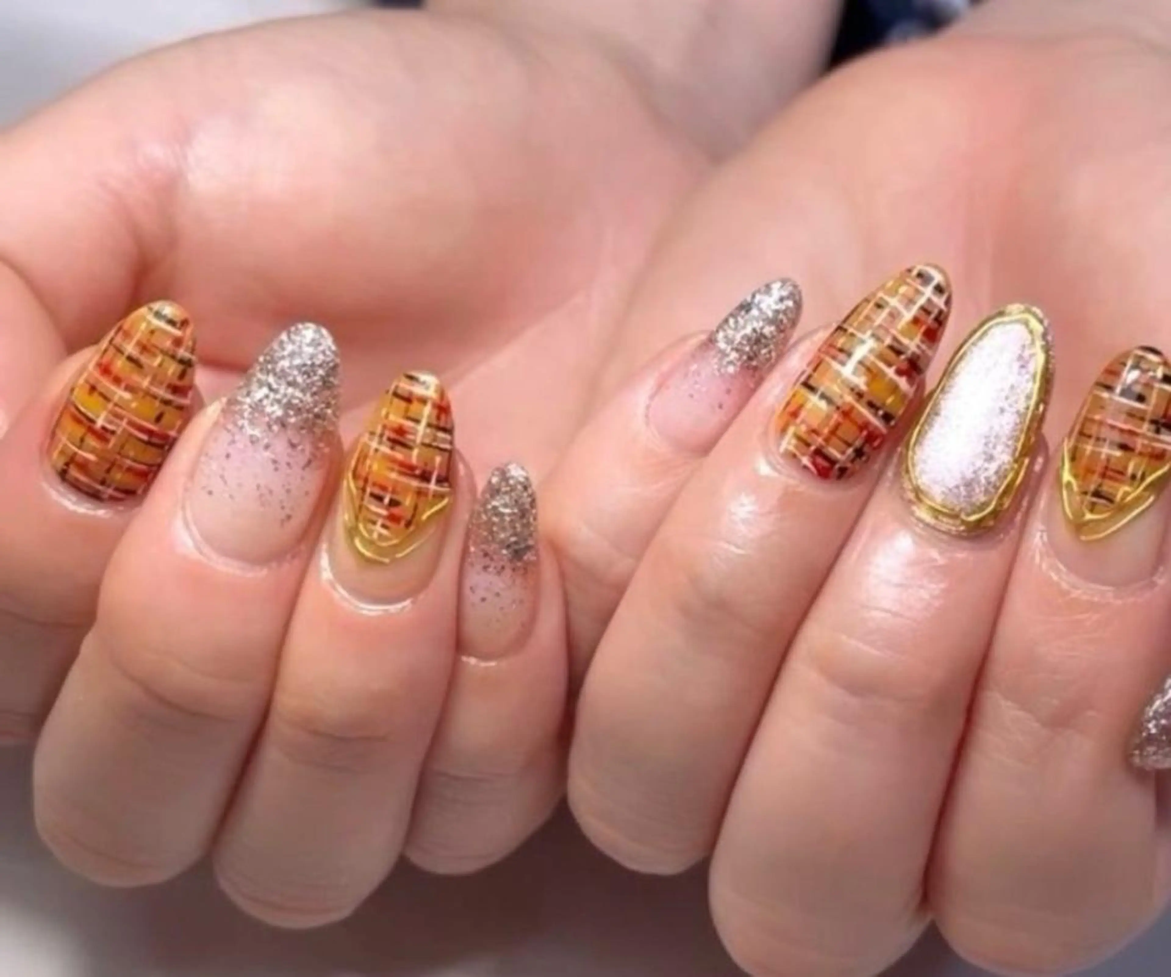 ネイル 艶々の美爪を〜 【リリアーナ】のネイルデザイン