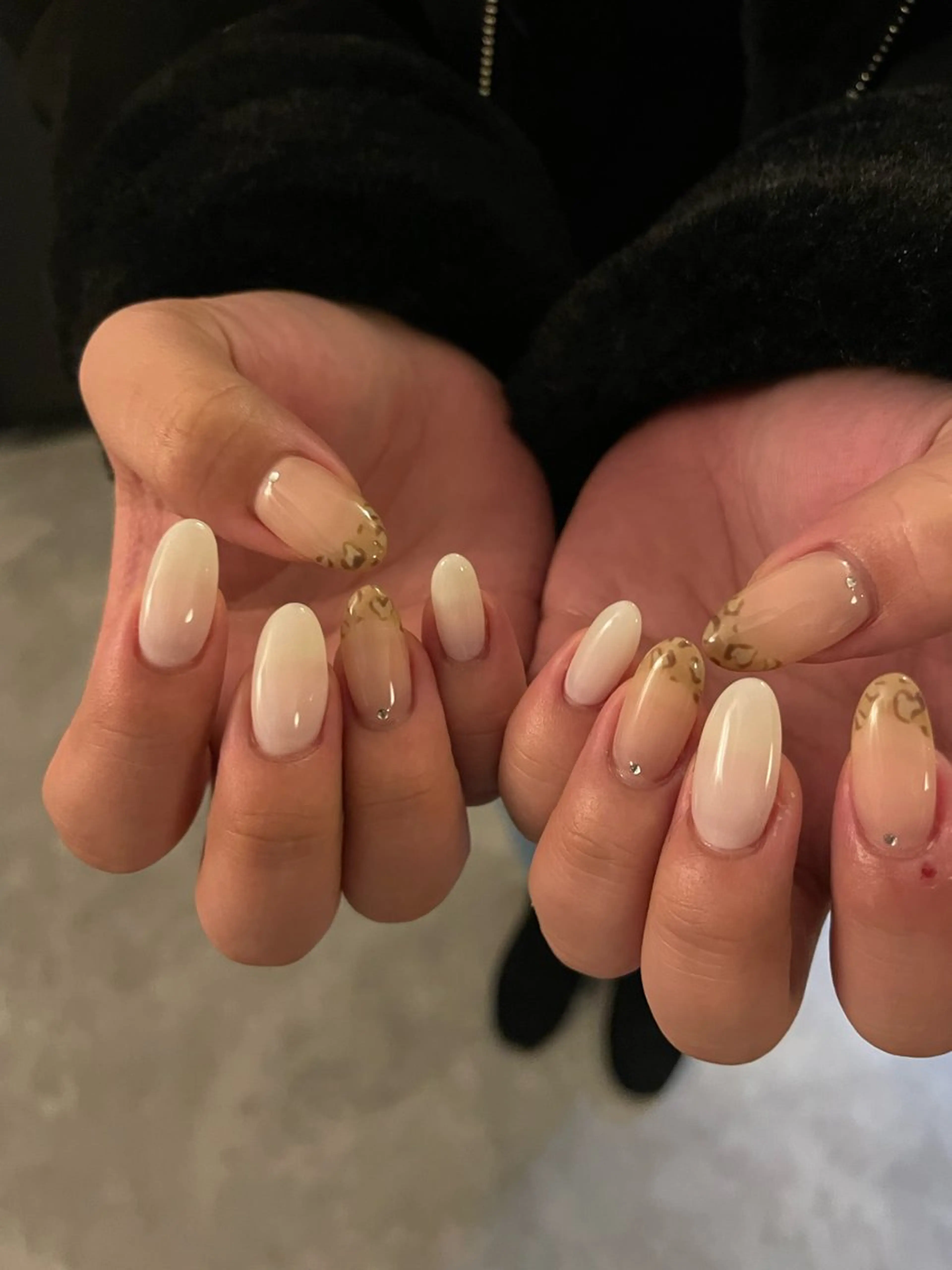 ネイル アニマル柄 フレンチネイル ハンドネイル roof nailのネイルデザイン