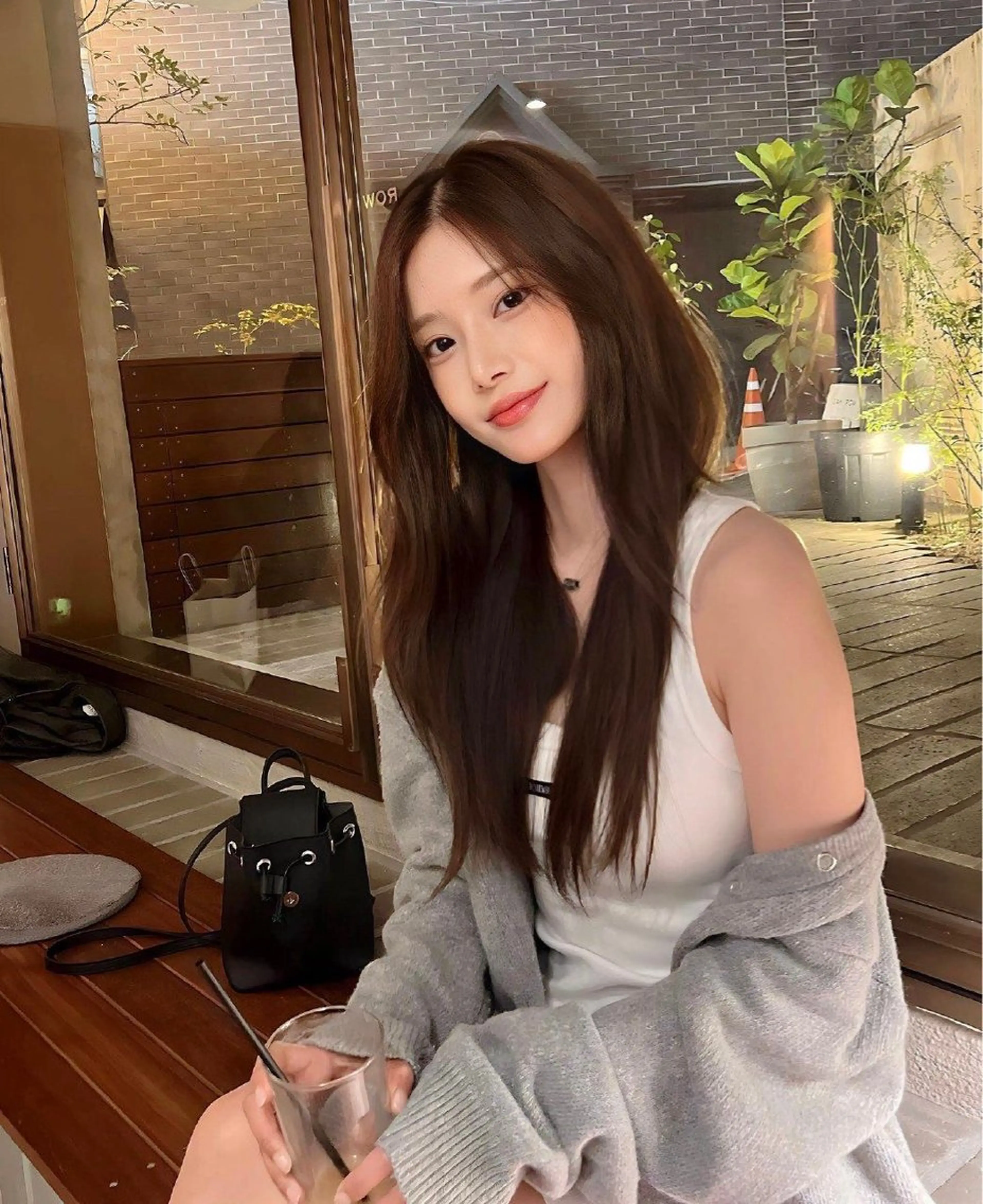 ロング カラー カット ヘアカラー トリートメント 莉乃/縮毛矯正/髪質 改善/艶カラーのヘアスタイル