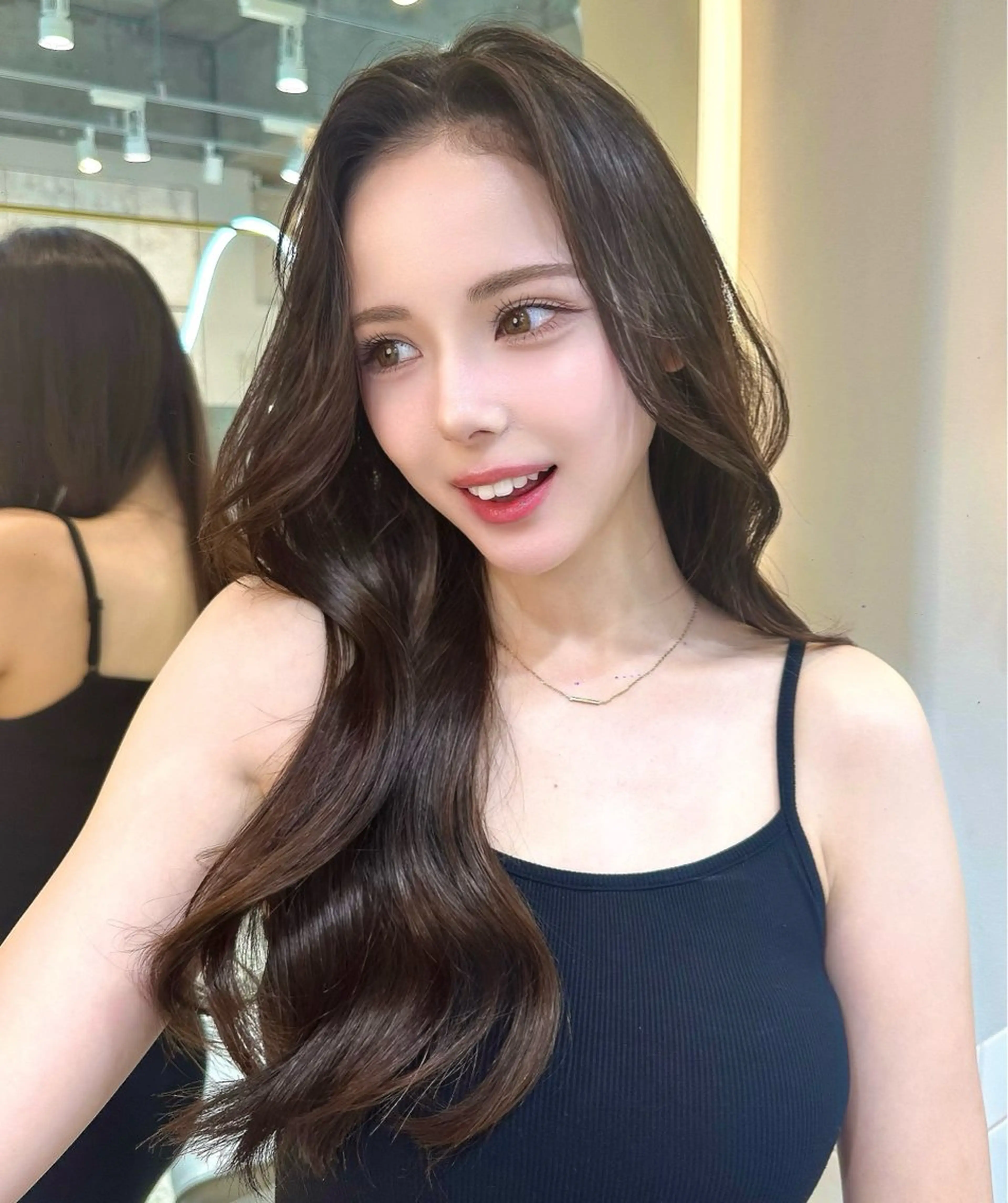 ロング カラー レイヤーカット カット ヘアカラー トリートメント ヘアセット 韓国レイヤー/透明感 カラー/髪質改善角所のヘアスタイル