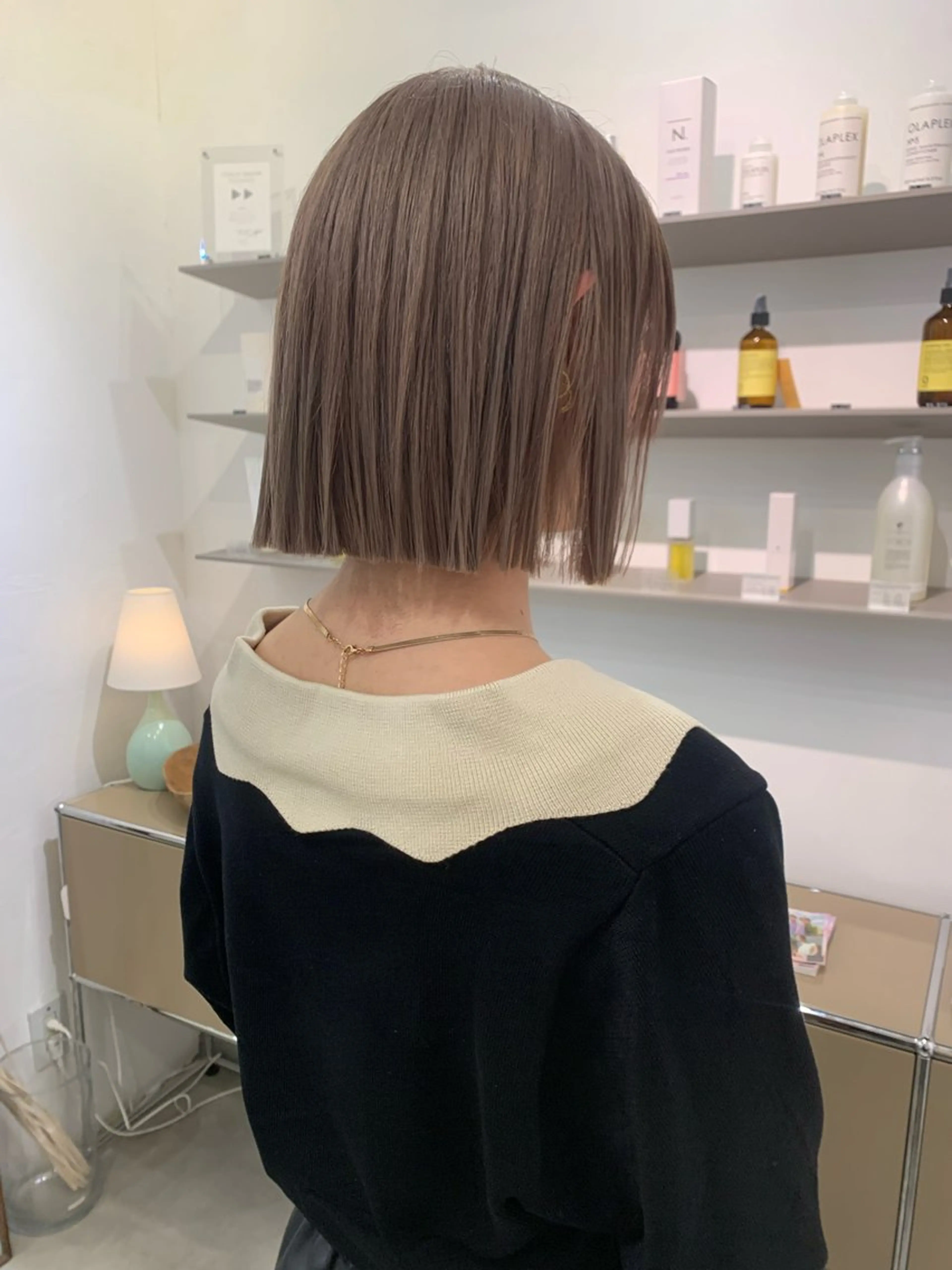 ミディアム カラー ベージュカラー HITOMI ショートカットのヘアスタイル