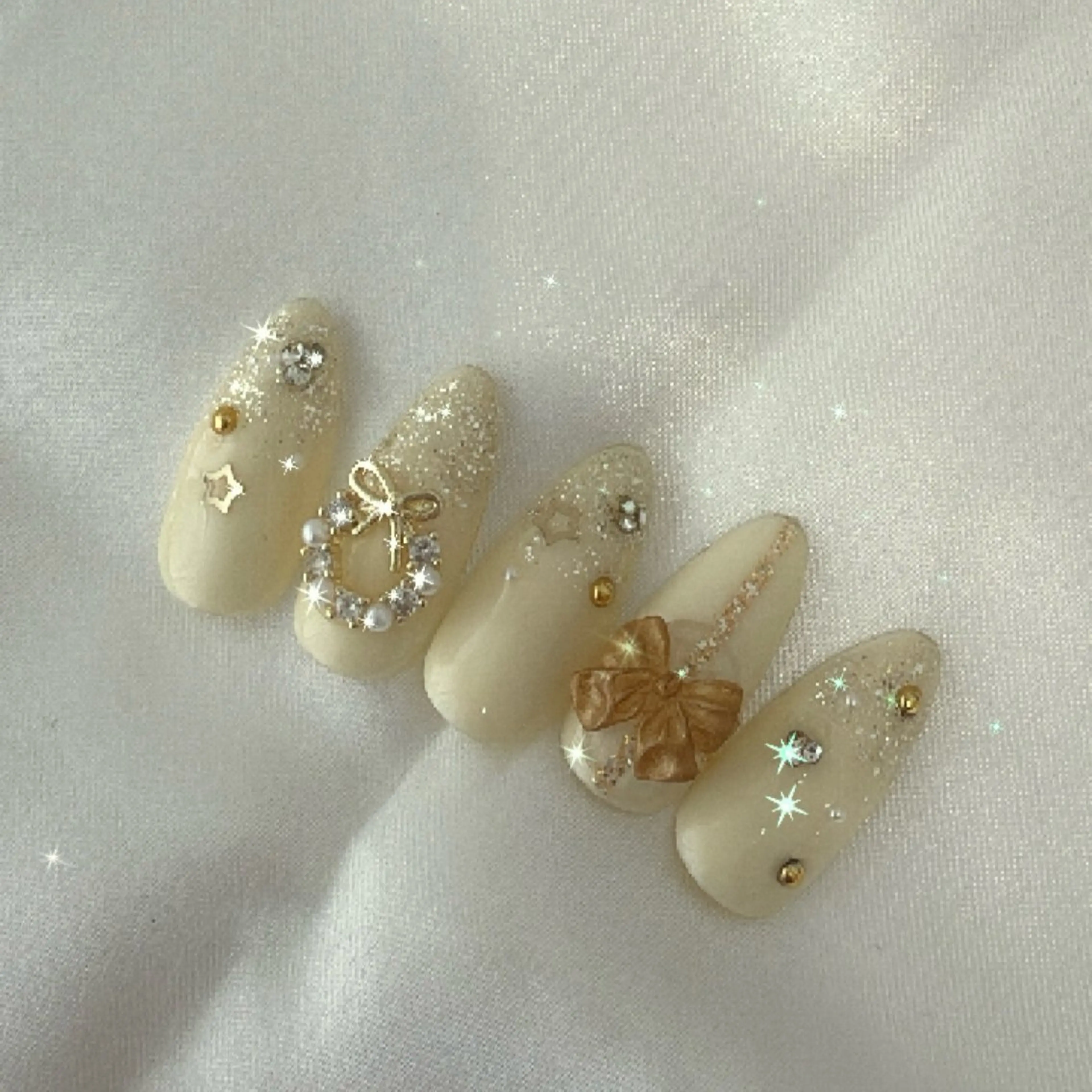 ネイル ストーンネイル 冬ネイル クリスマス Pretty【プリティー】所属・神戸三宮pretty プリティーのマツエク・マツパデザイン