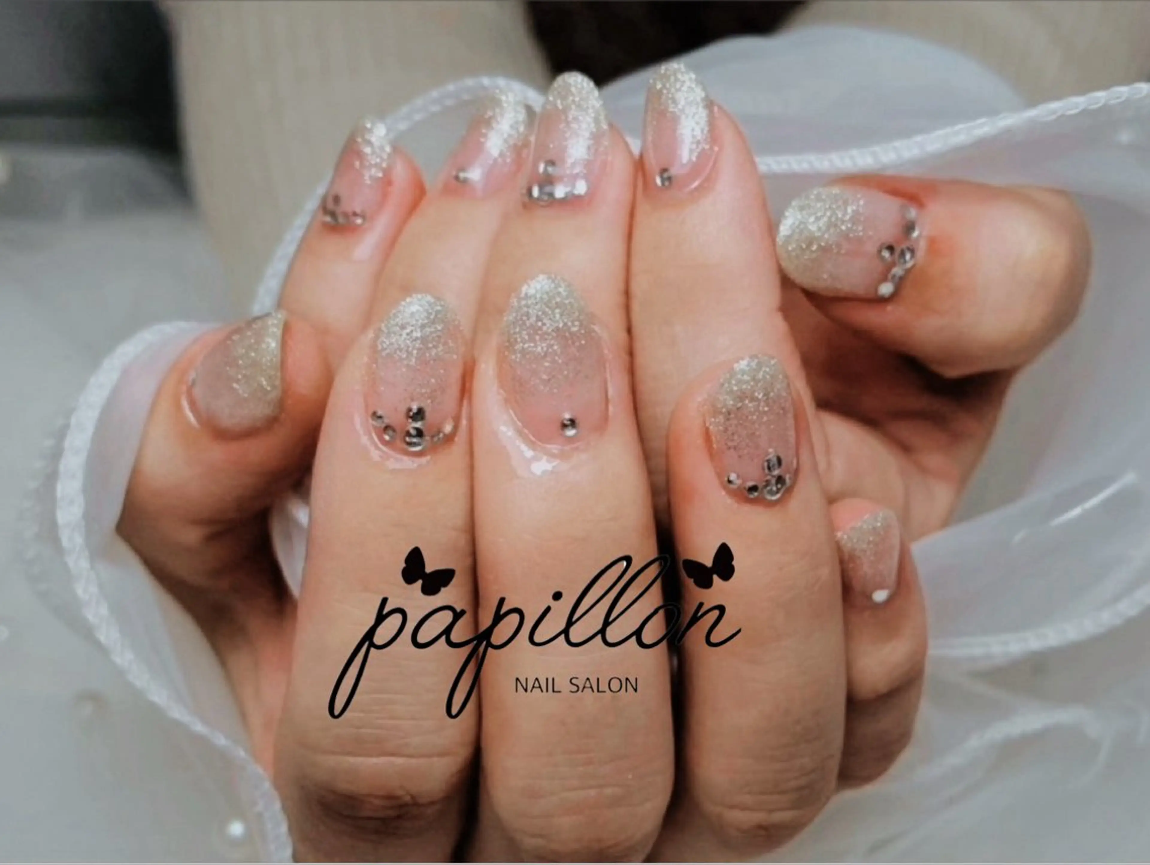 ネイル アートネイル ラメ(グリッター) ラメグラデーション ストーンネイル 冬ネイル NAILSALON　papillon所属・NAILSALON papillonのネイルデザイン