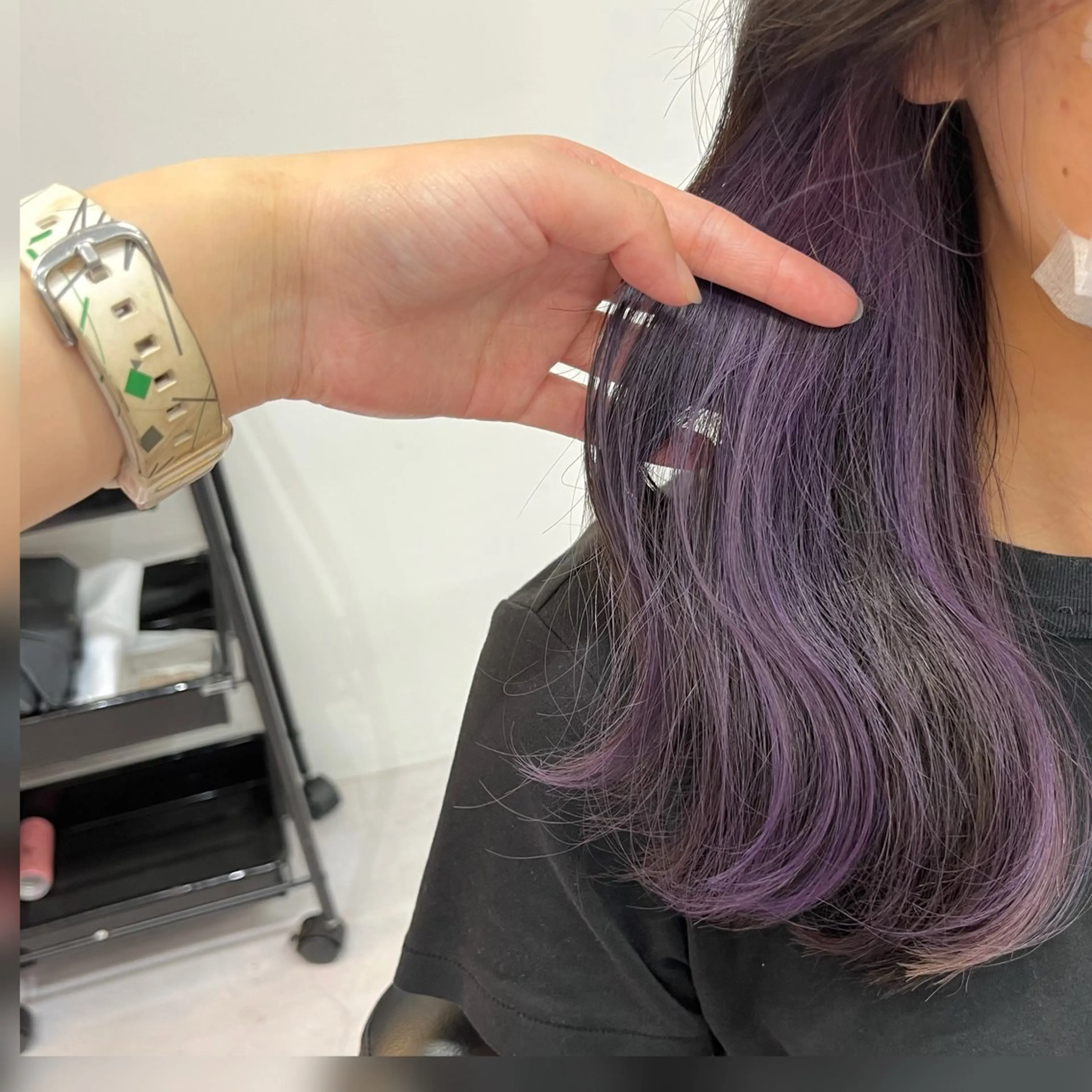セミロング カラー 黒髪 ブリーチ ラベンダーカラー レイヤーカット/ 暗髪🫧ナシコのヘアスタイル