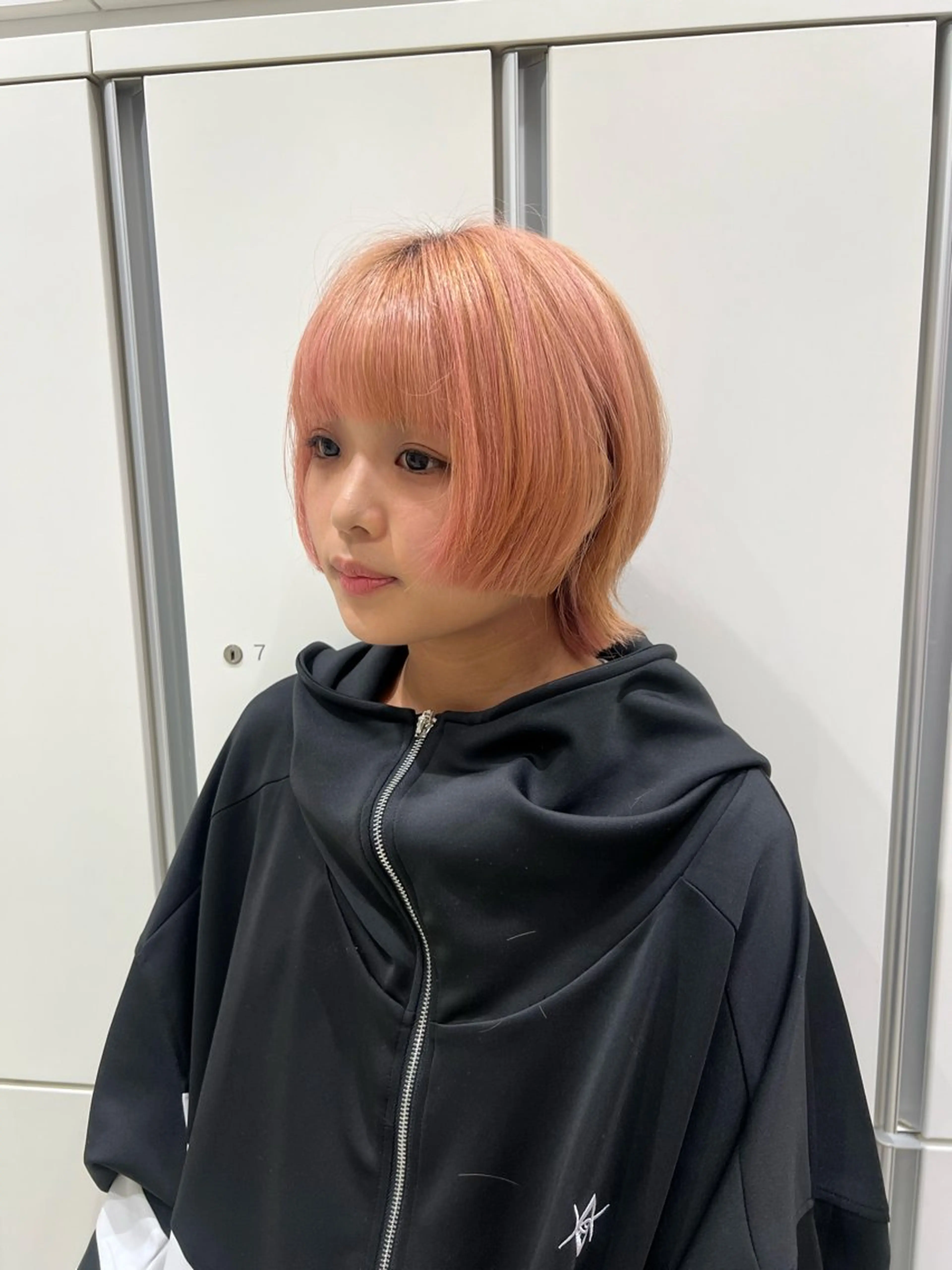 ショート カラー ブリーチ ピンクカラー 姫カット カット 艶カラー🧊ショート /ボブ/小由葵のヘアスタイル