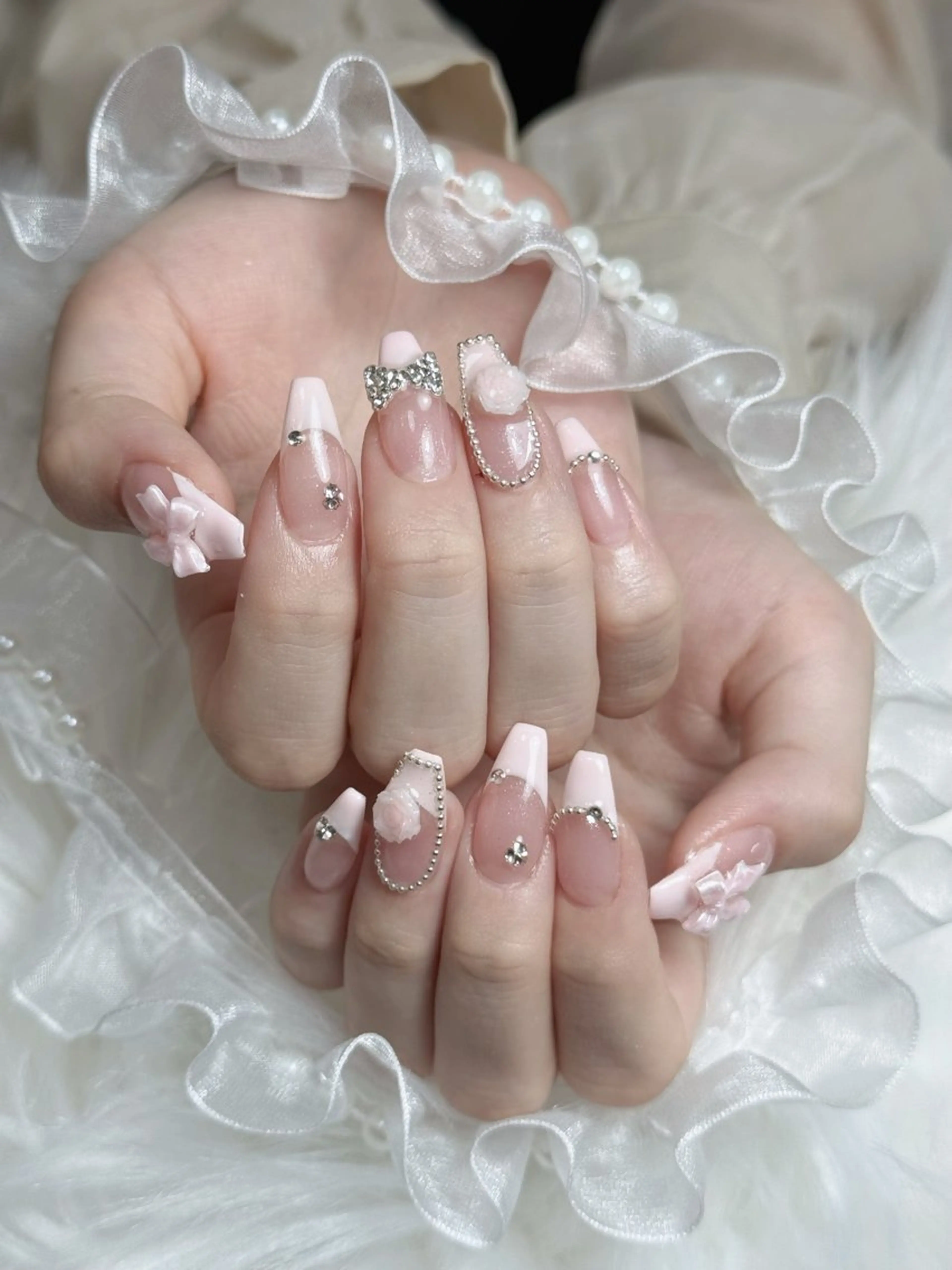 ネイル フレンチネイル ジェルネイル キラキラネイル 韓国ネイル マグネットネイル Julli nail studio所属・Julli NailStudioのネイルデザイン