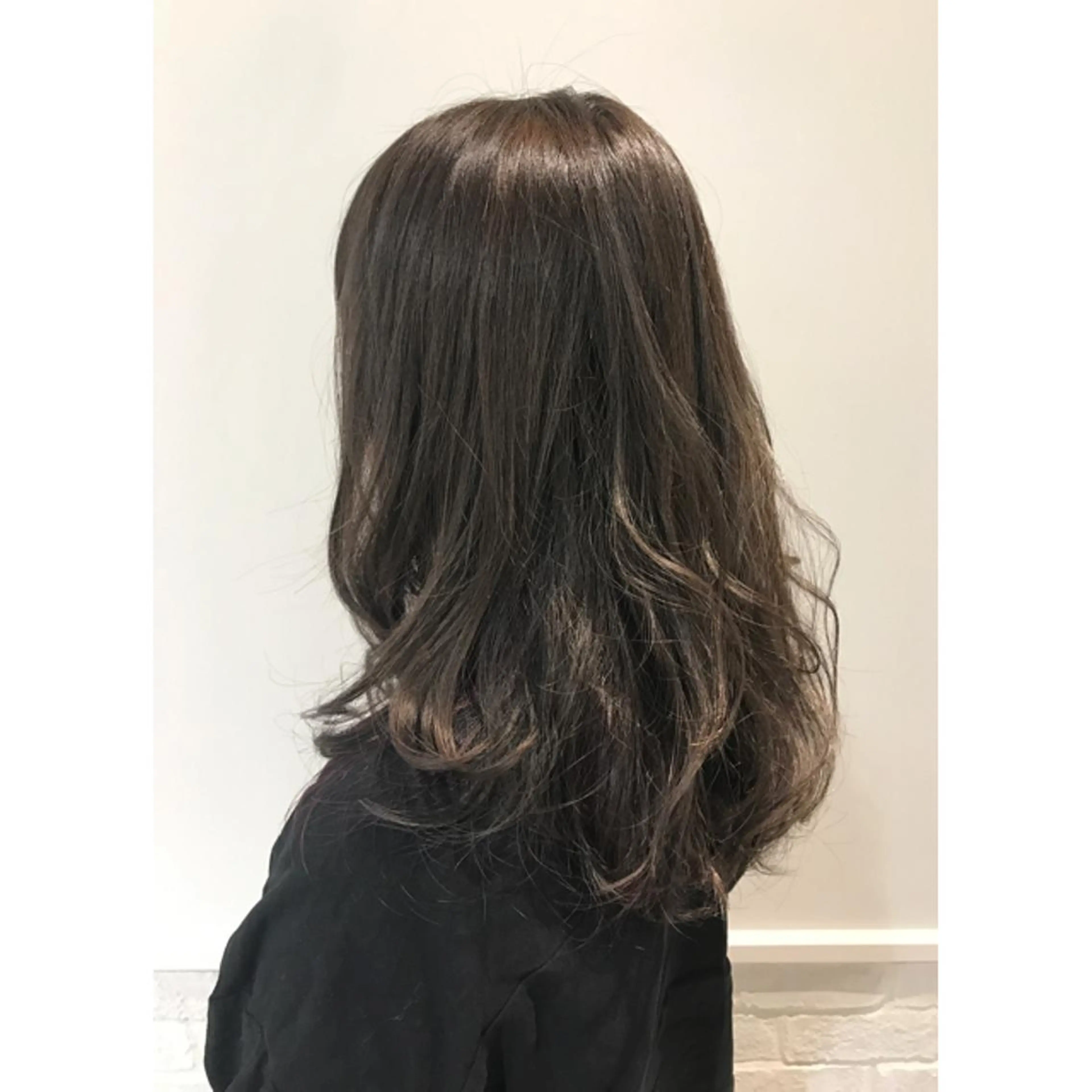 セミロング カラー アッシュ アッシュグレー アッシュグレージュ グレージュ 若林 美由希のヘアスタイル