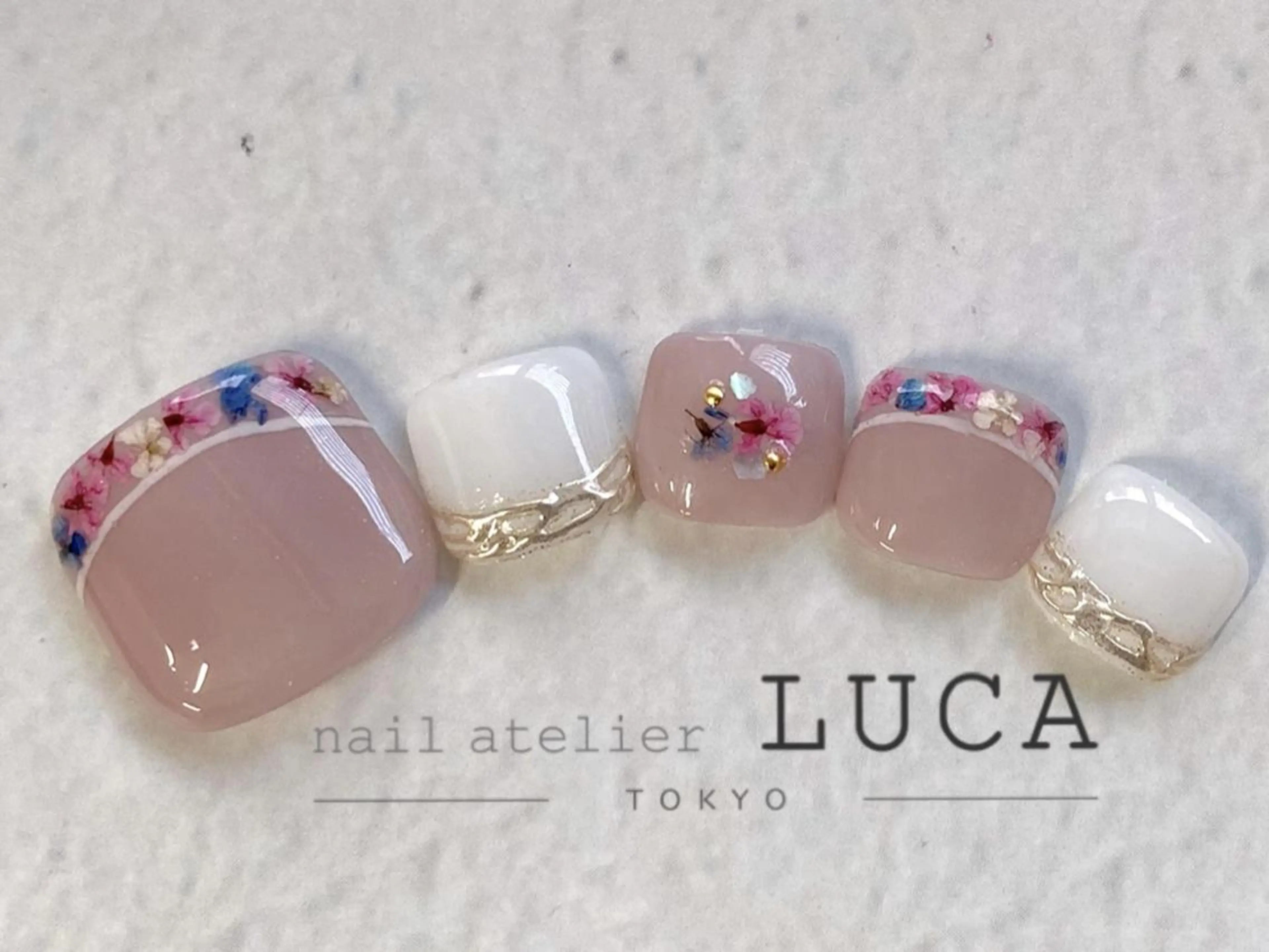 ネイル アートネイル オーロラネイル クリアネイル 長さ出し フットネイル フットネイル ネイルアトリエルカ スタッフのネイルデザイン