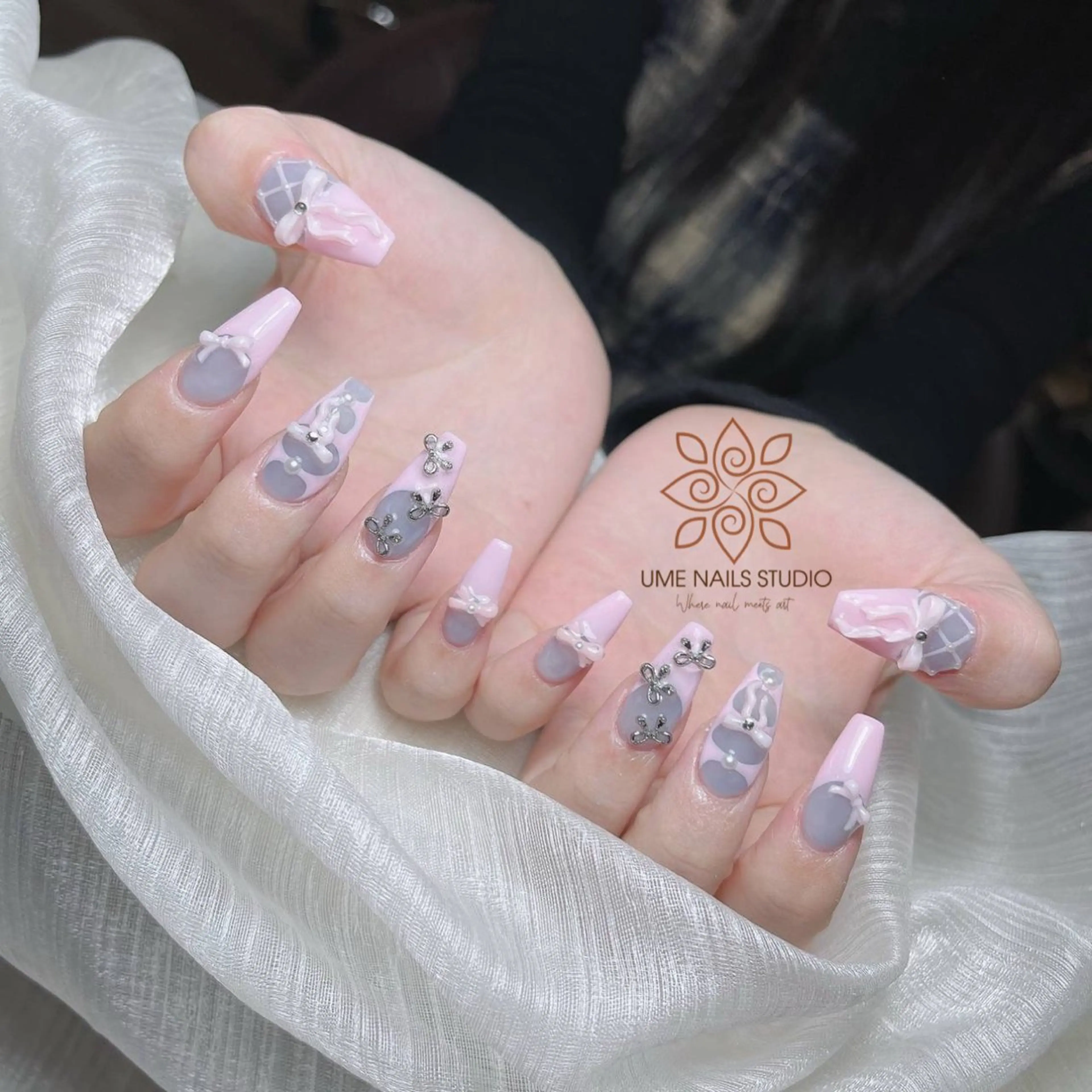 ネイル チークネイル クリアネイル ガーリー キラキラネイル 韓国ネイル ハンドネイル Ume Nail Studioのネイルデザイン