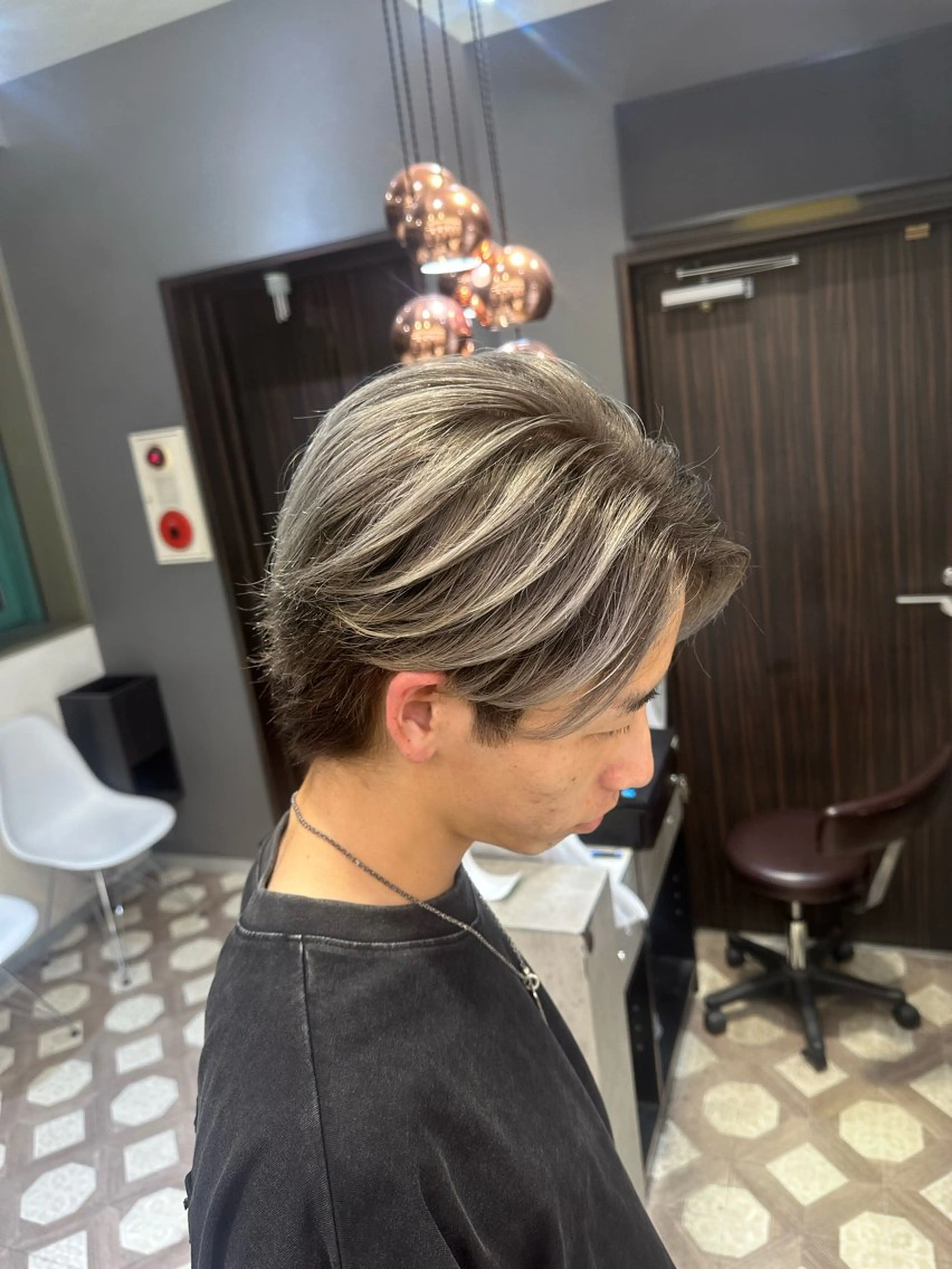 ミディアム カラー メンズ ヘアカラー トリートメント バレイヤージュ/ ミルクティーベージュのヘアスタイル