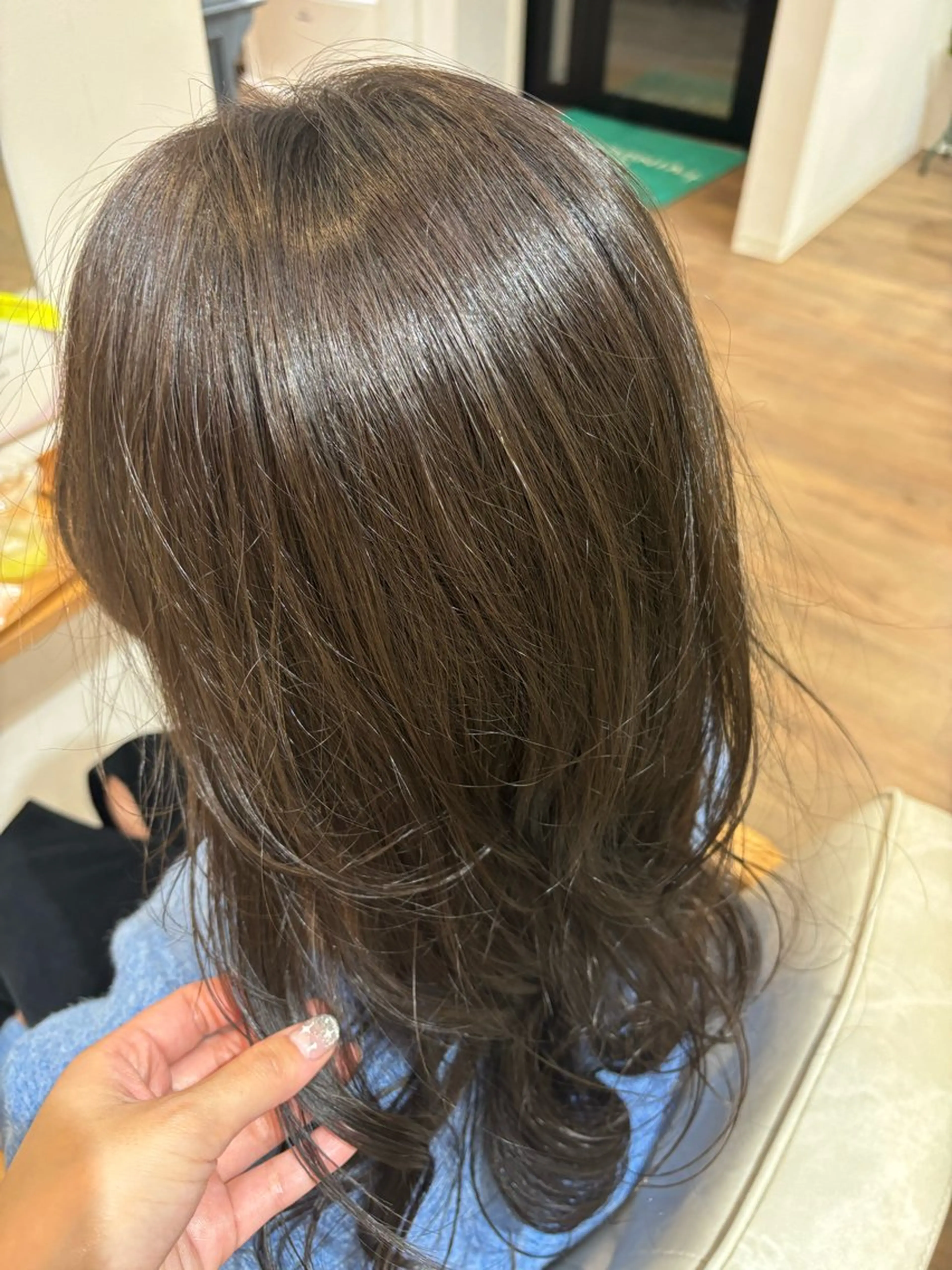 セミロング 志田 萌のヘアスタイル