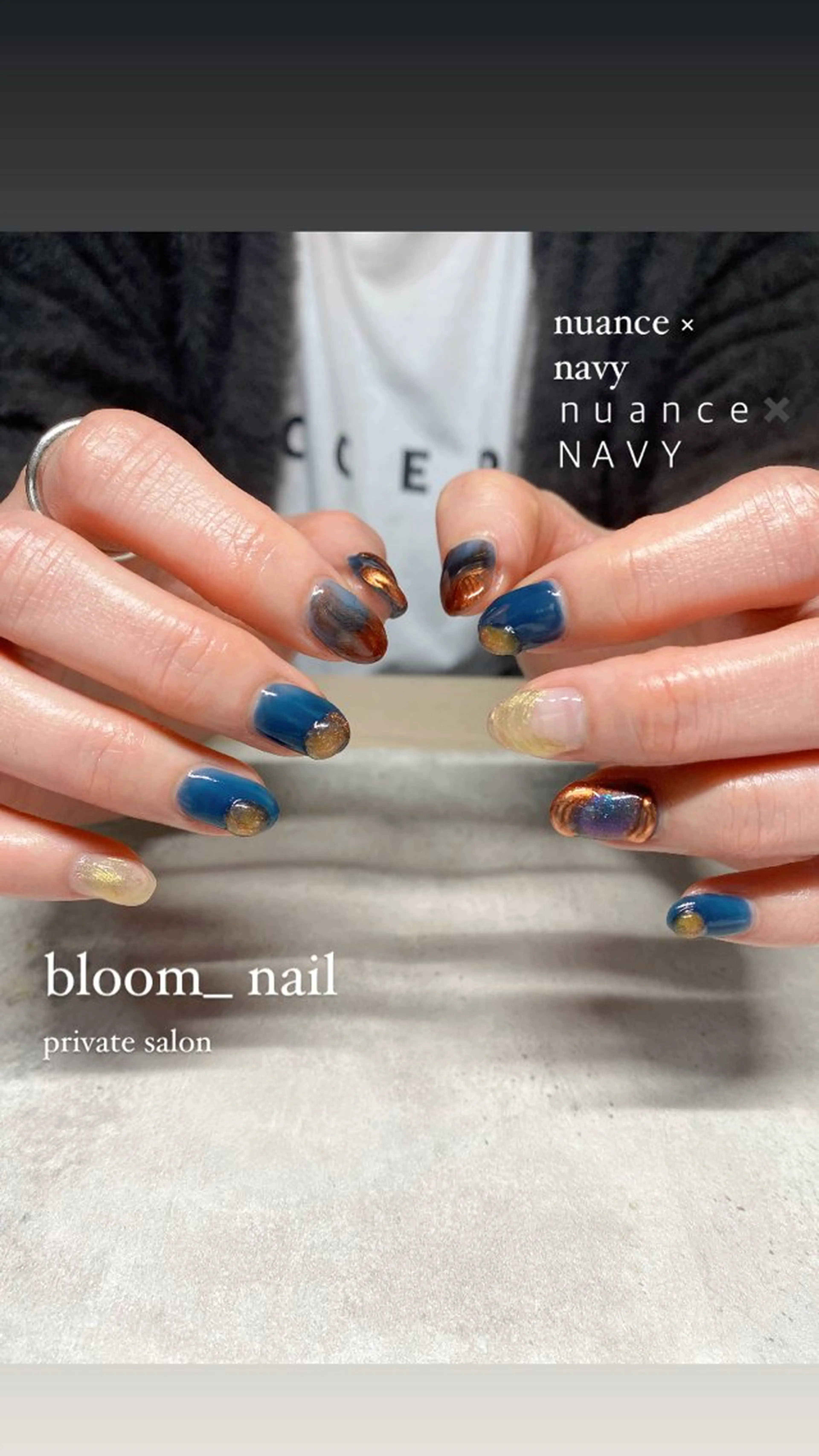 ネイル ジェルネイル ミラーネイル ネイビー ニュアンスネイル ぷっくりネイル ハンドネイル ハンドケア bloom_ nailのネイルデザイン