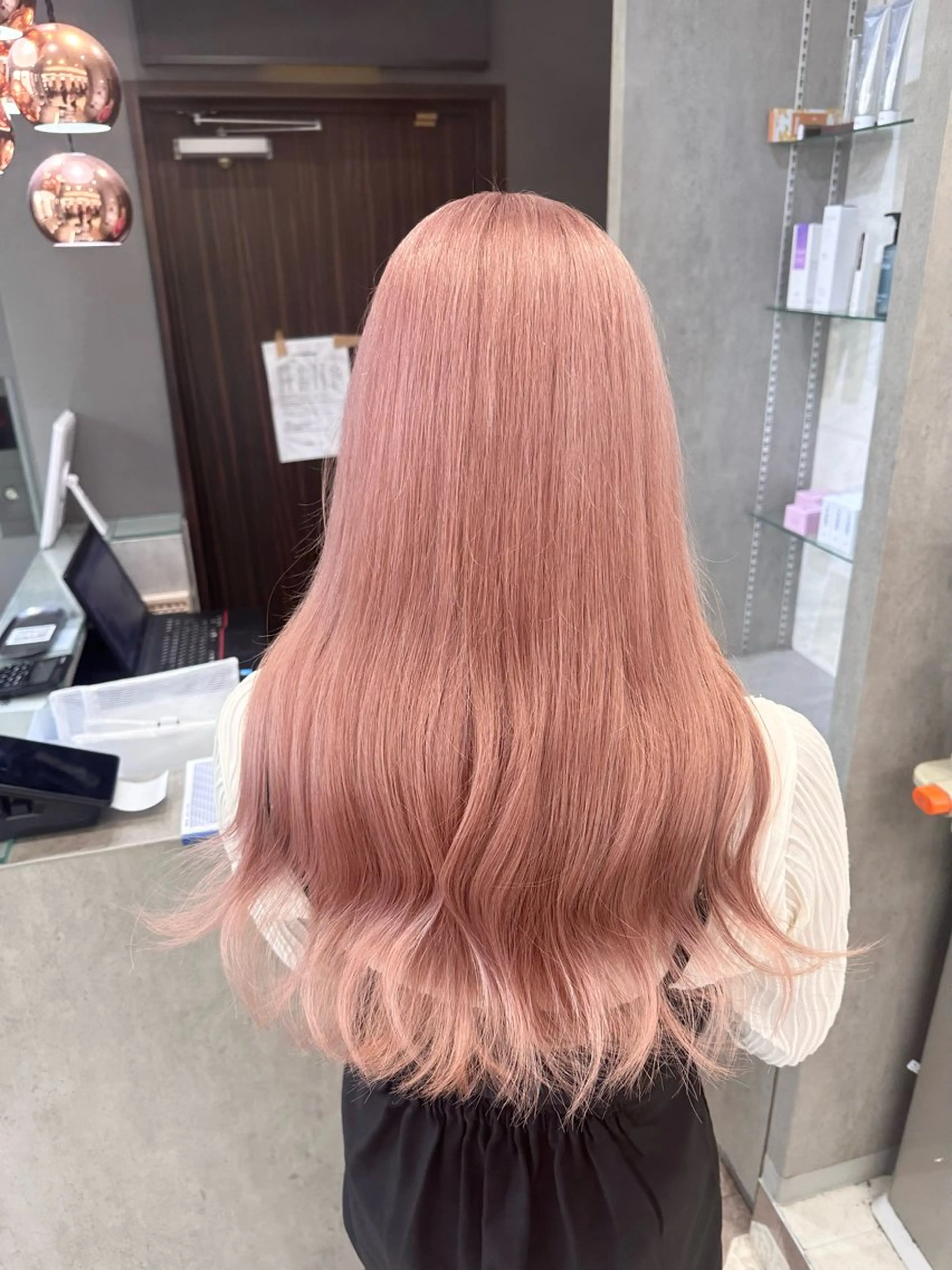 ロング カラー ヘアカラー バレイヤージュ/ ミルクティーベージュのヘアスタイル