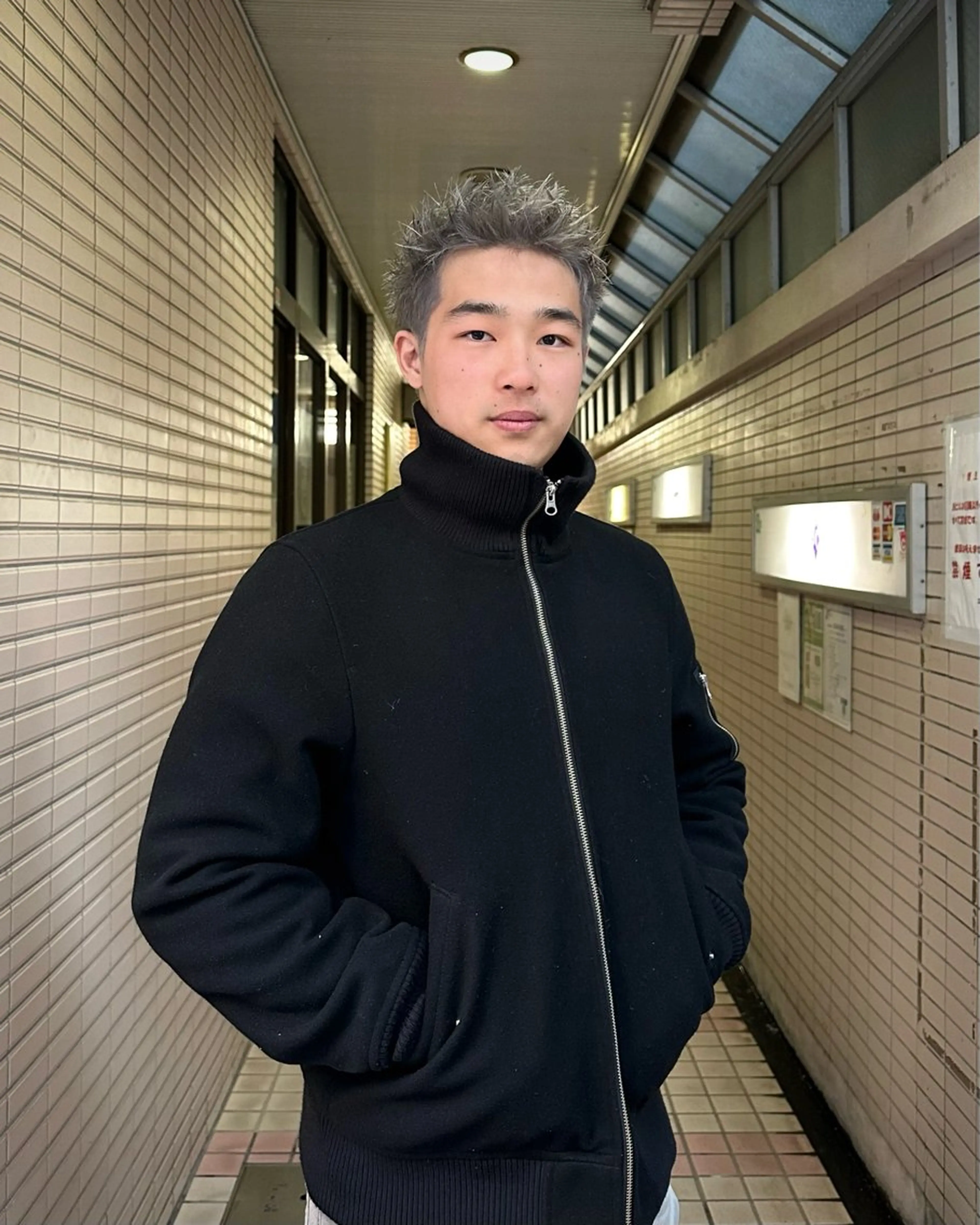 カラー メンズ スパイキーショート カット ヘアカラー 栢原 達也のヘアスタイル