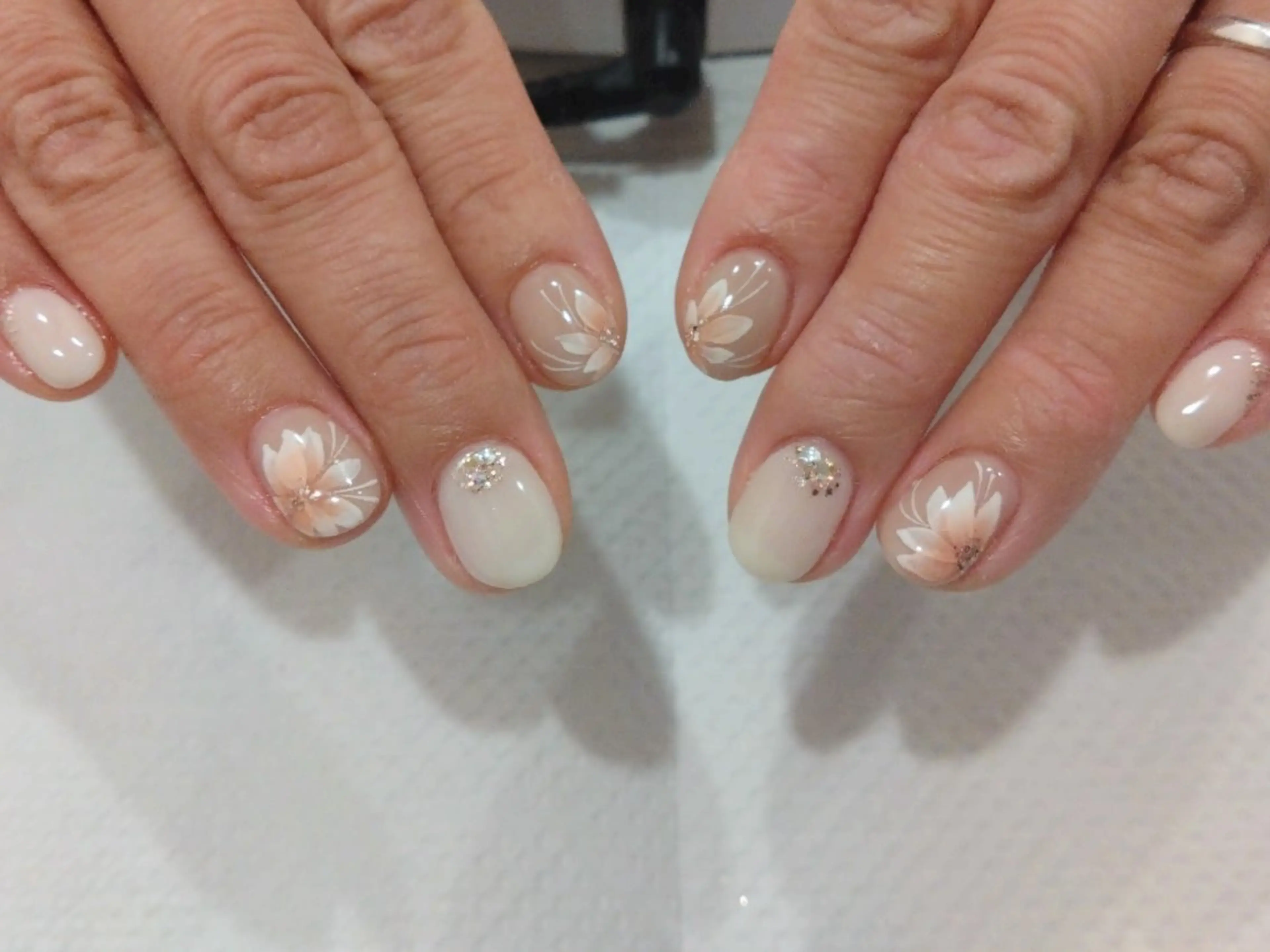 ネイル ハンドネイル nail  -es-のネイルデザイン