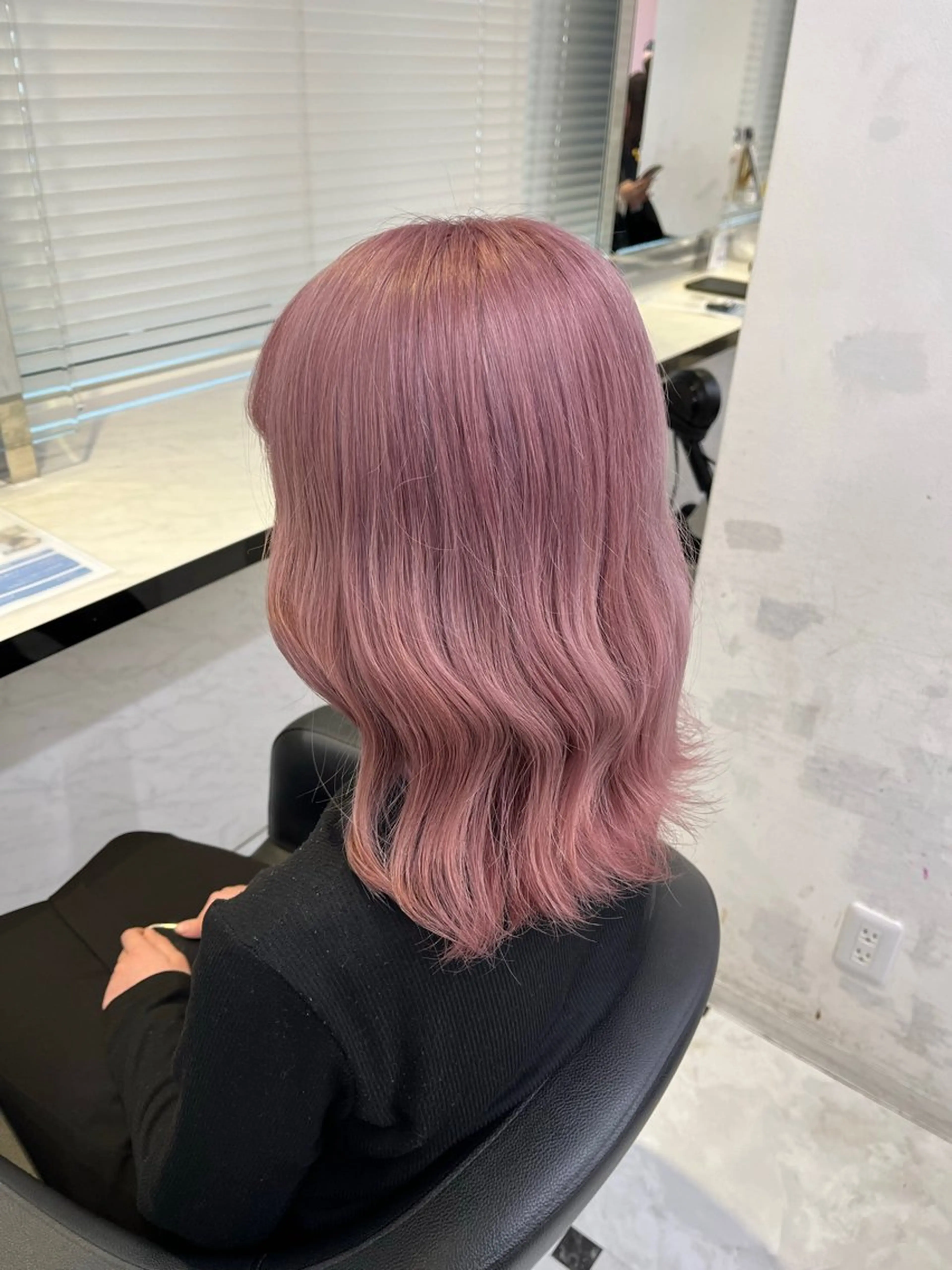 セミロング カラー ヘアアレンジ ヘアカラー 🍒透明感カラー🌨 🥕ハイトーンカラーのヘアスタイル