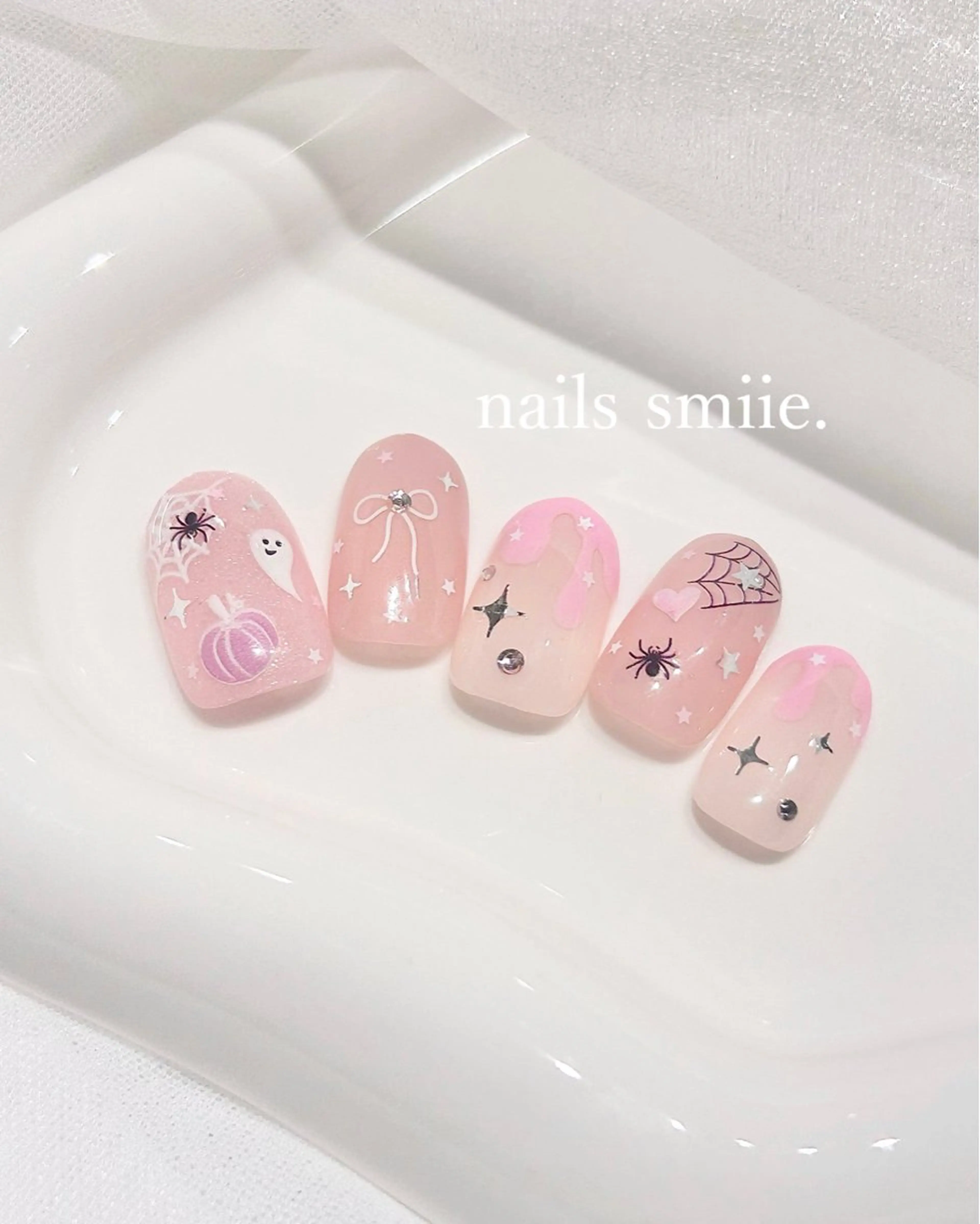 ネイル ハロウィン ピンク nails smiie.のネイルデザイン