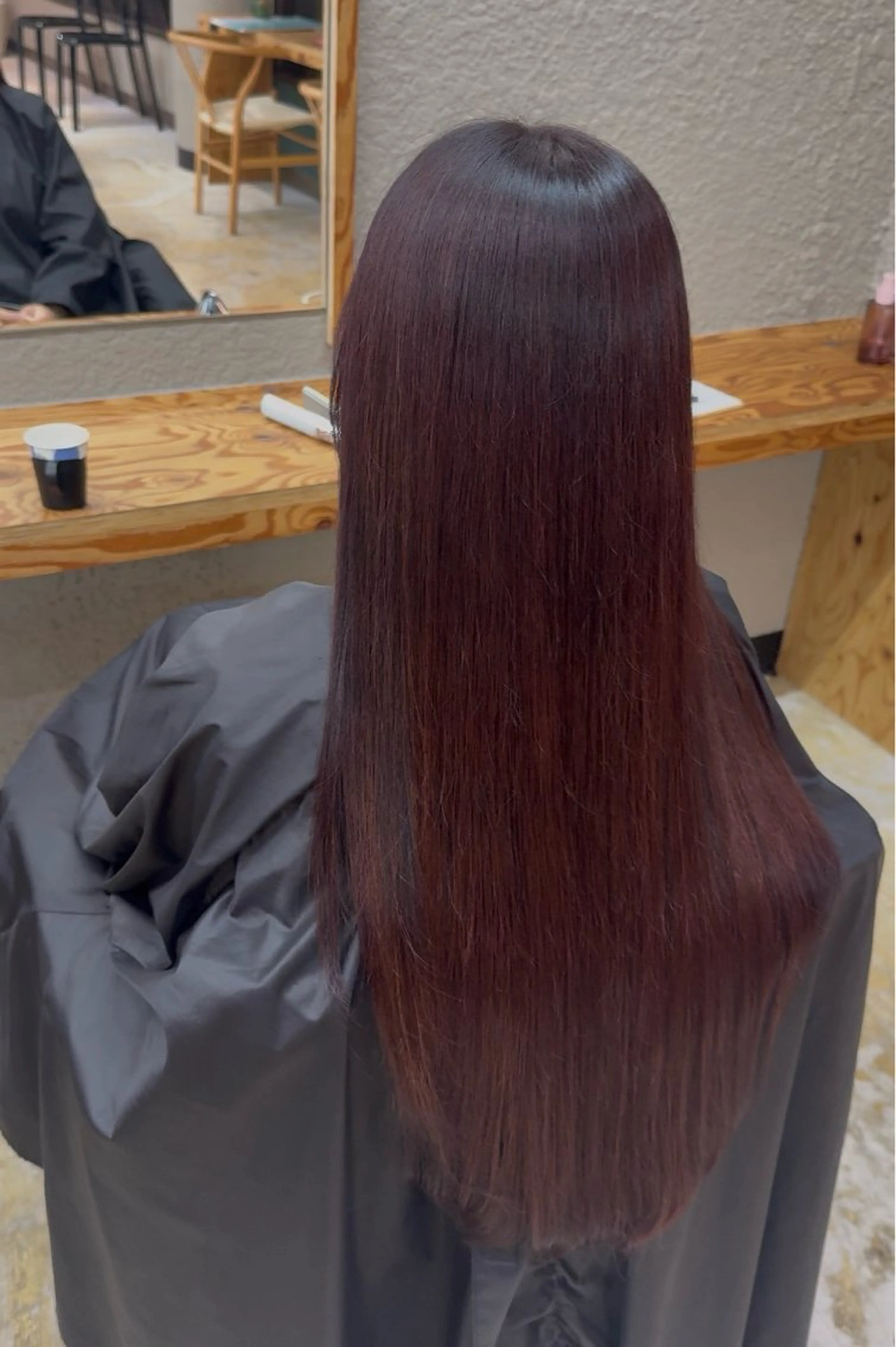 ロング カラー カシス レッドカラー ニシオ ミユのヘアスタイル