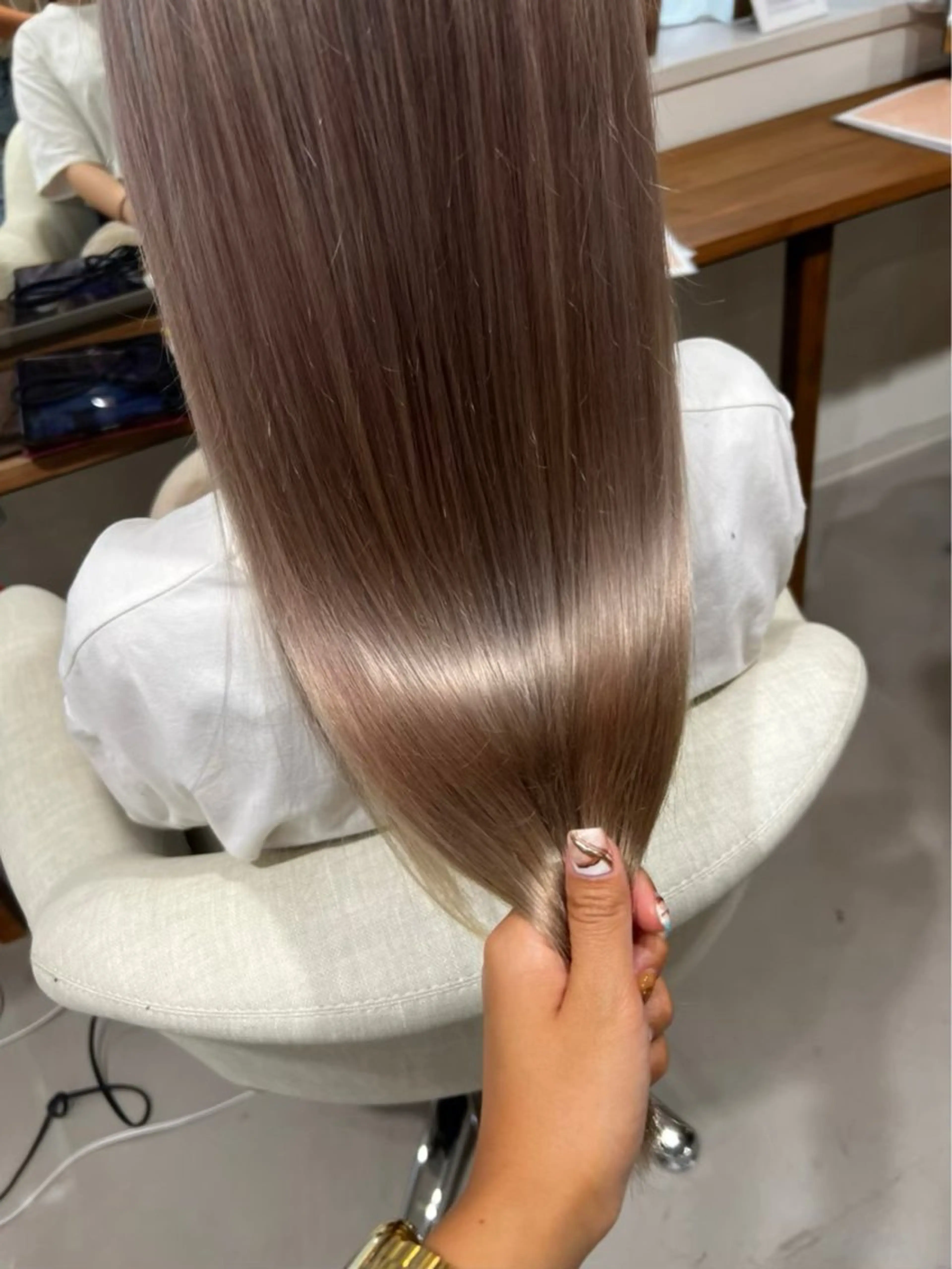ロング shu ブラウンピンクカラーのヘアスタイル