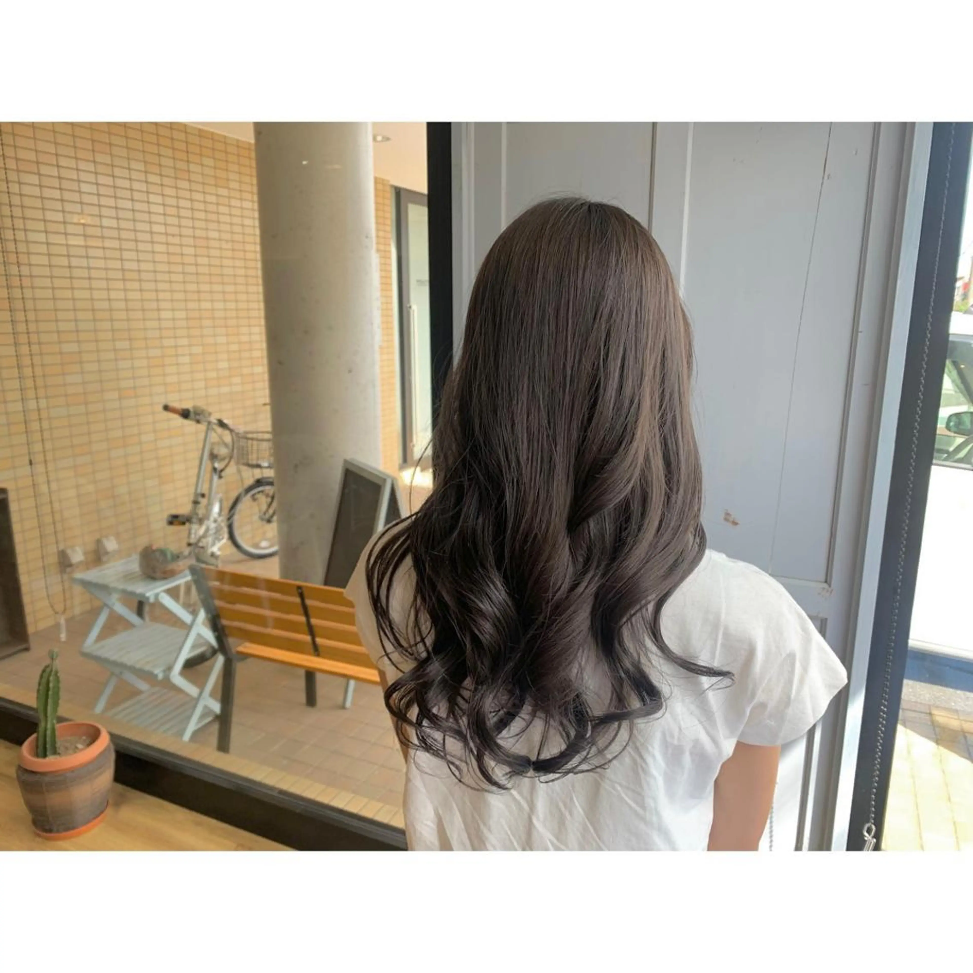 ロング カラー グレージュ ヘアカラー トリートメント ツキダテ ユイのヘアスタイル