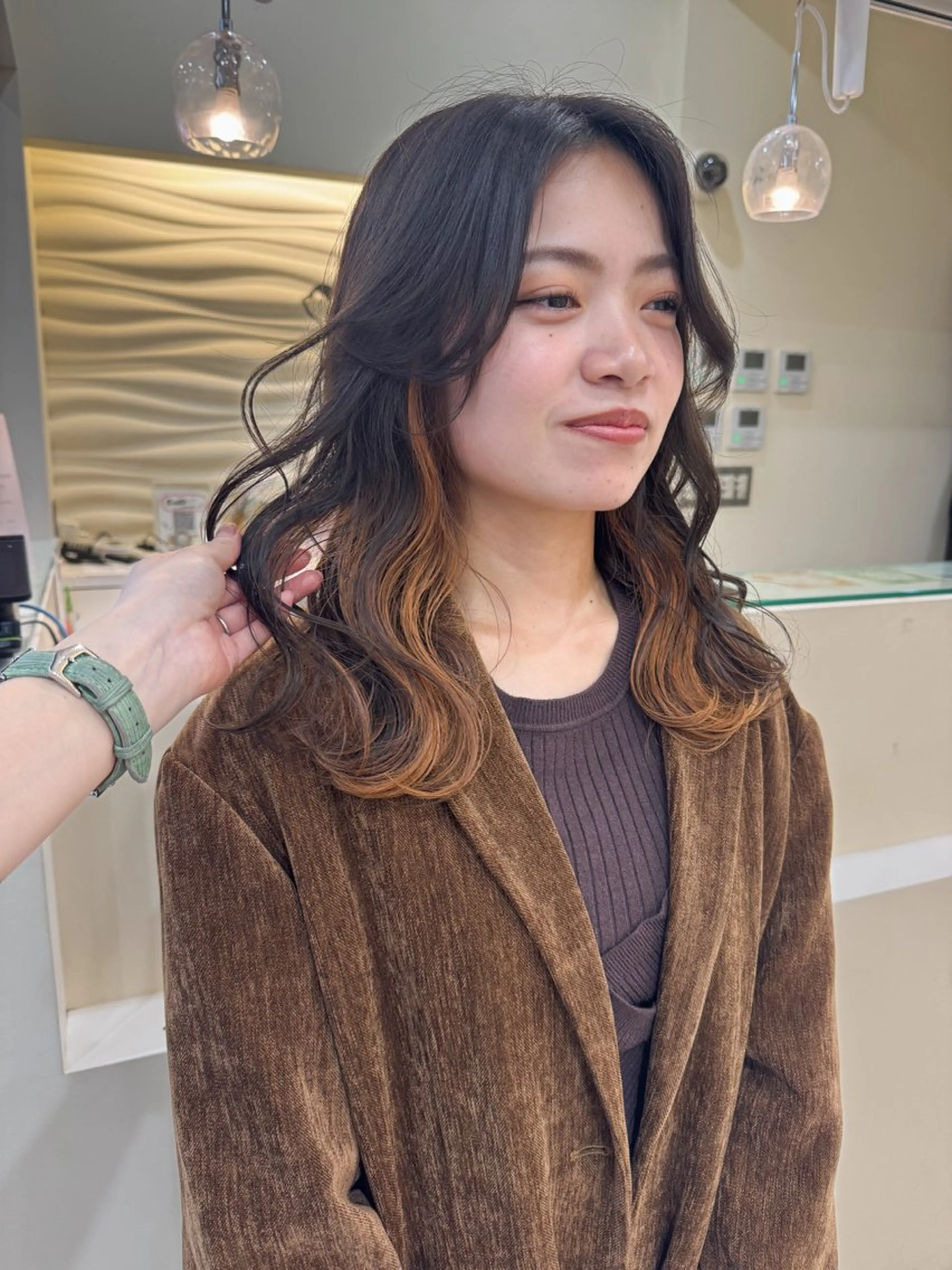 ミディアム カラー ハイライトカラー オレンジ ハイライト カット ヘアカラー Seeknext // Rukaのヘアスタイル