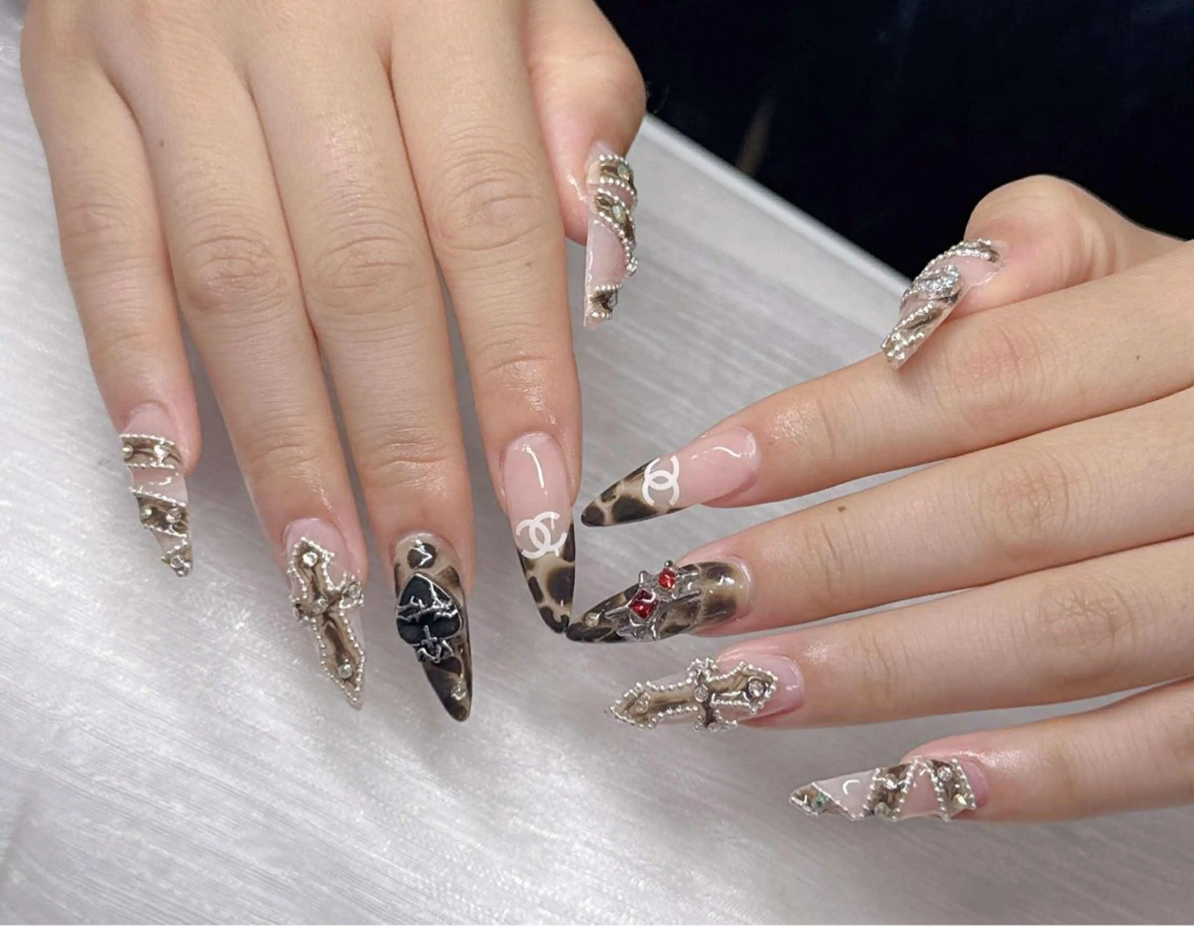 ネイル 長さ出し グラデーション 卒業式 キラキラネイル マグネットネイル ハンドネイル Lee Nailsのネイルデザイン