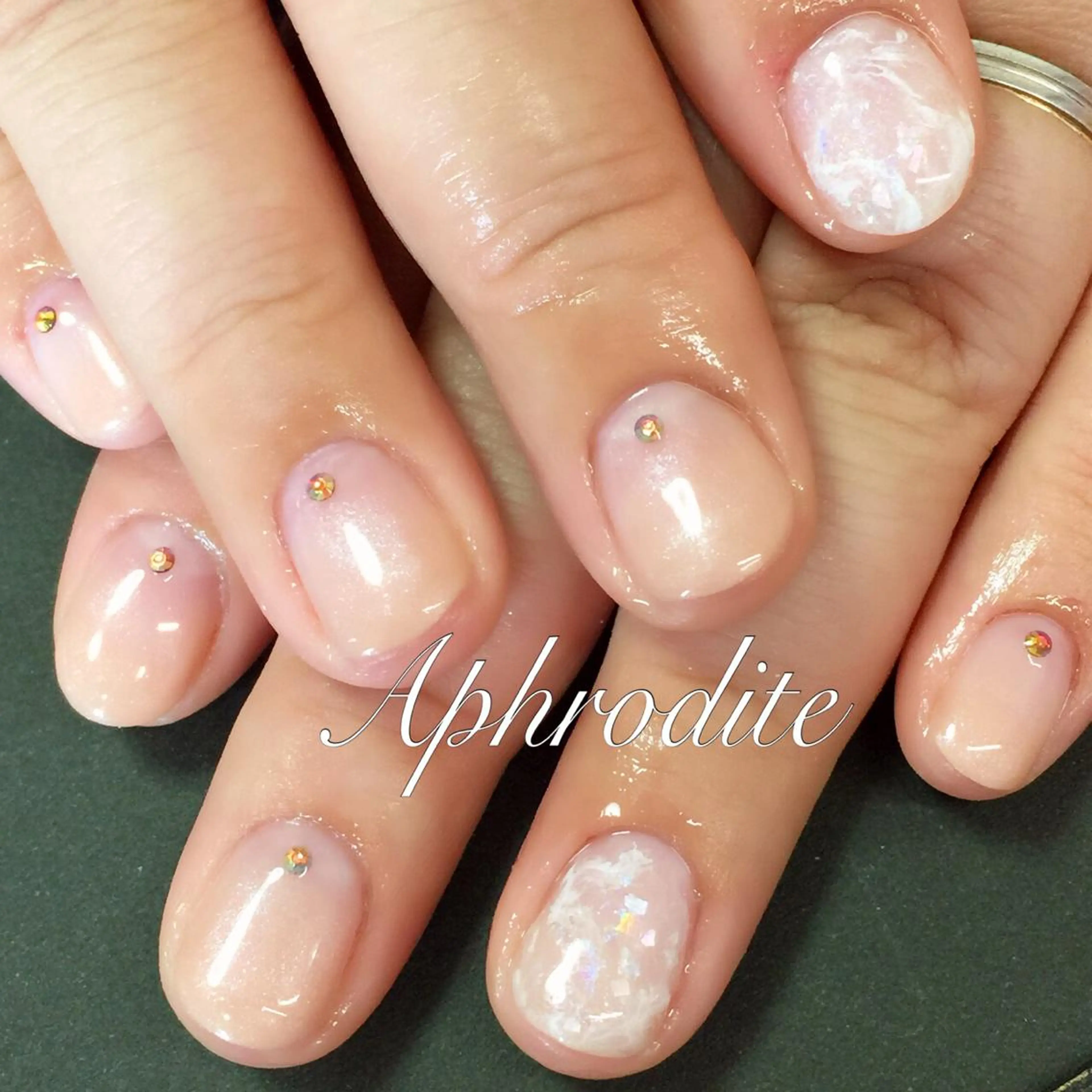ショート セミロング ネイル アートネイル シンプルネイル APHRODITE Nagisaのネイルデザイン