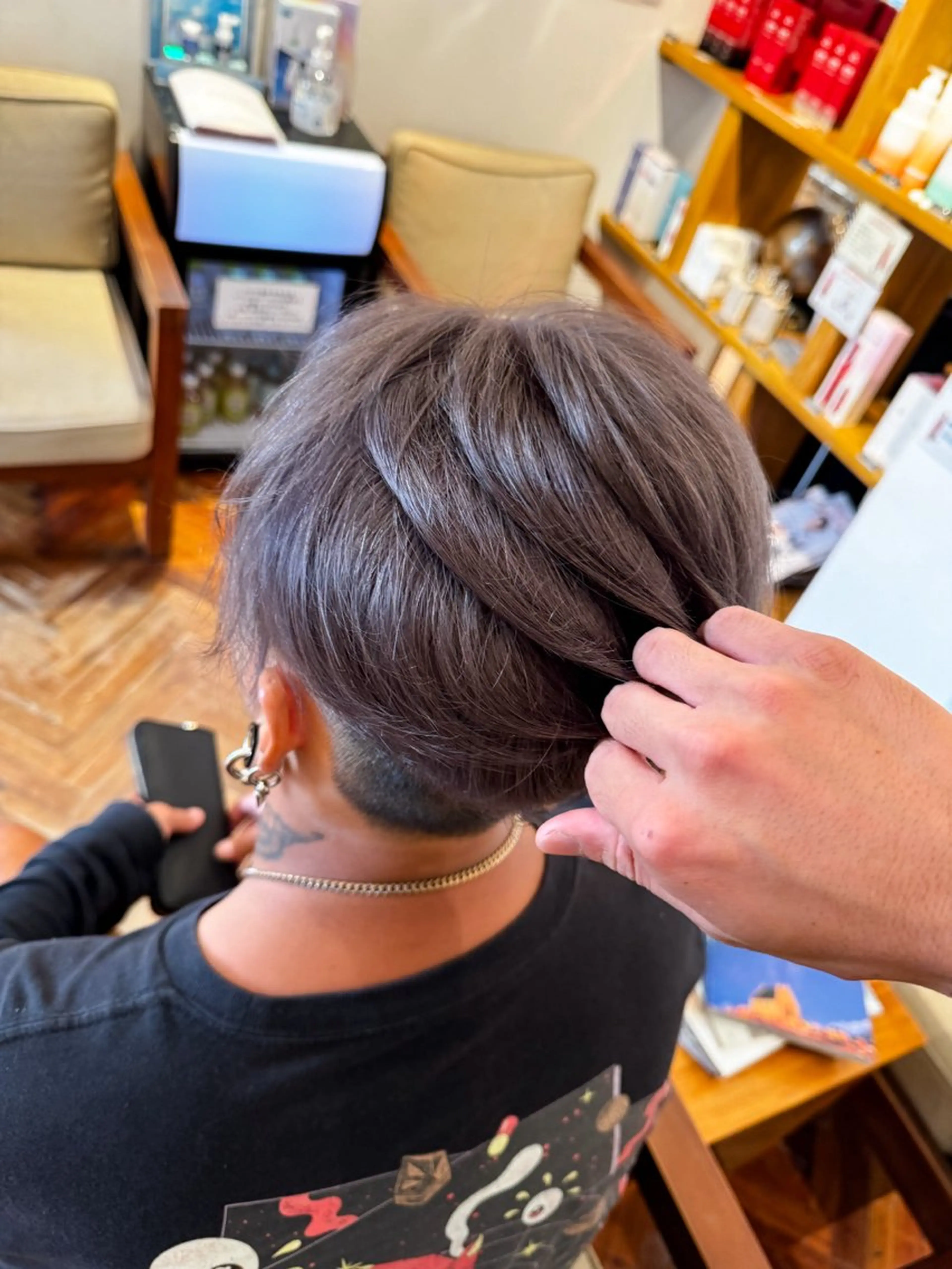 ミディアム カラー メンズ シルバー ヘアカラー 吉田 新平のヘアスタイル