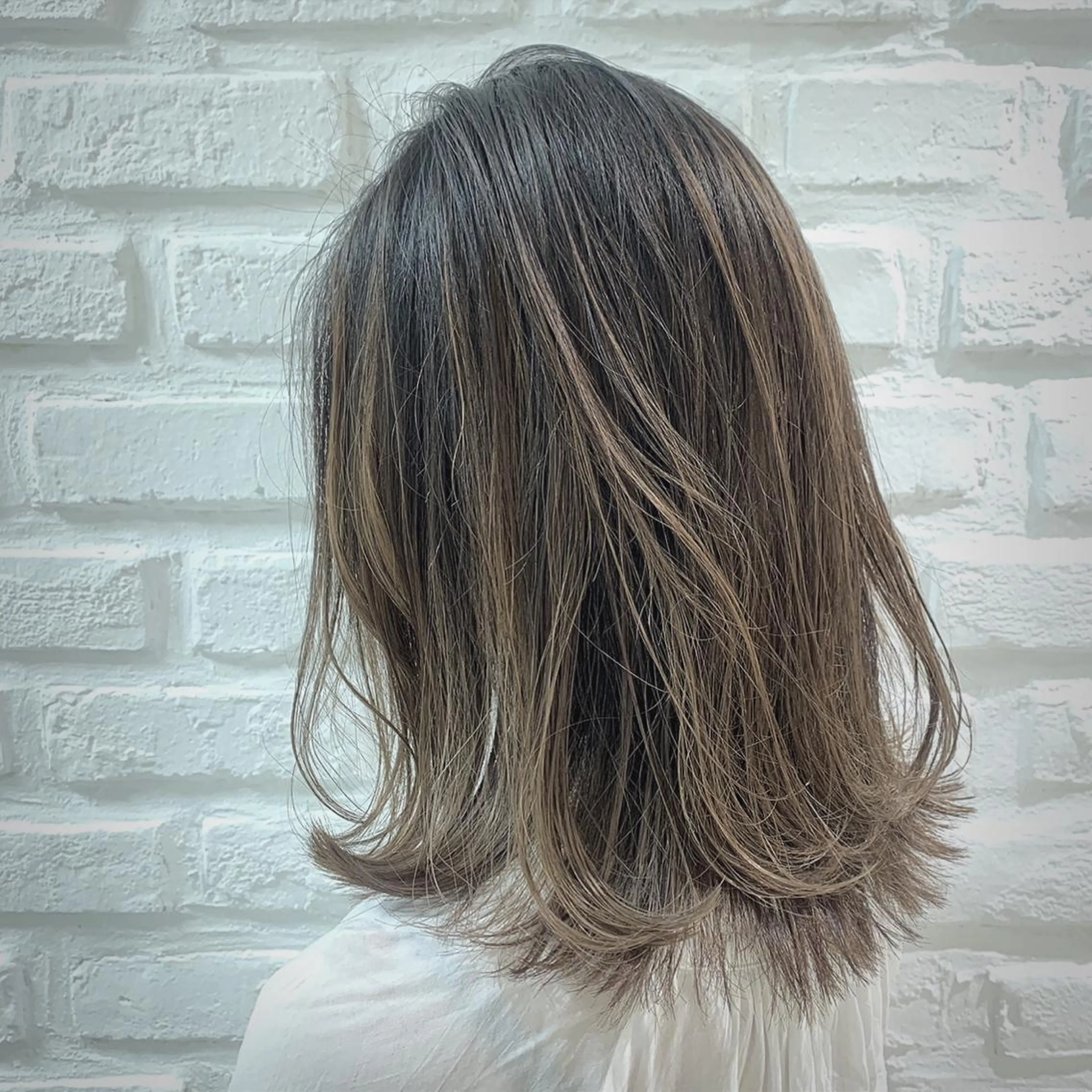 ミディアム カラー バレイヤージュ ブリーチ グラデーションカラー レイヤーカット カット ヘアカラー トリートメント 【デザインカラー】 粥川佳日望のヘアスタイル