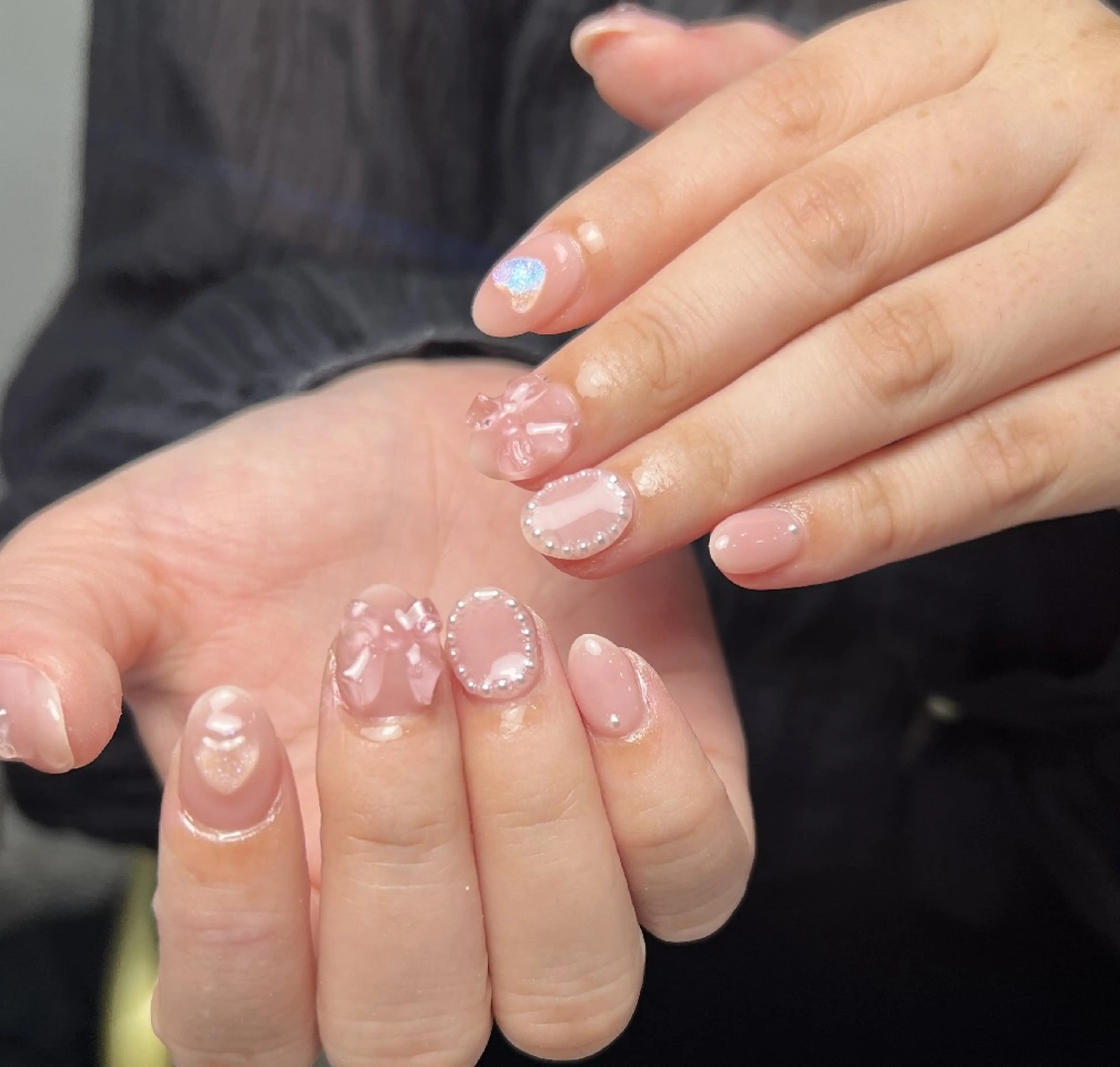 ネイル チークネイル 長さ出し フレンチネイル ジェルネイル キラキラネイル ハンドネイル UM Nail Salonのネイルデザイン