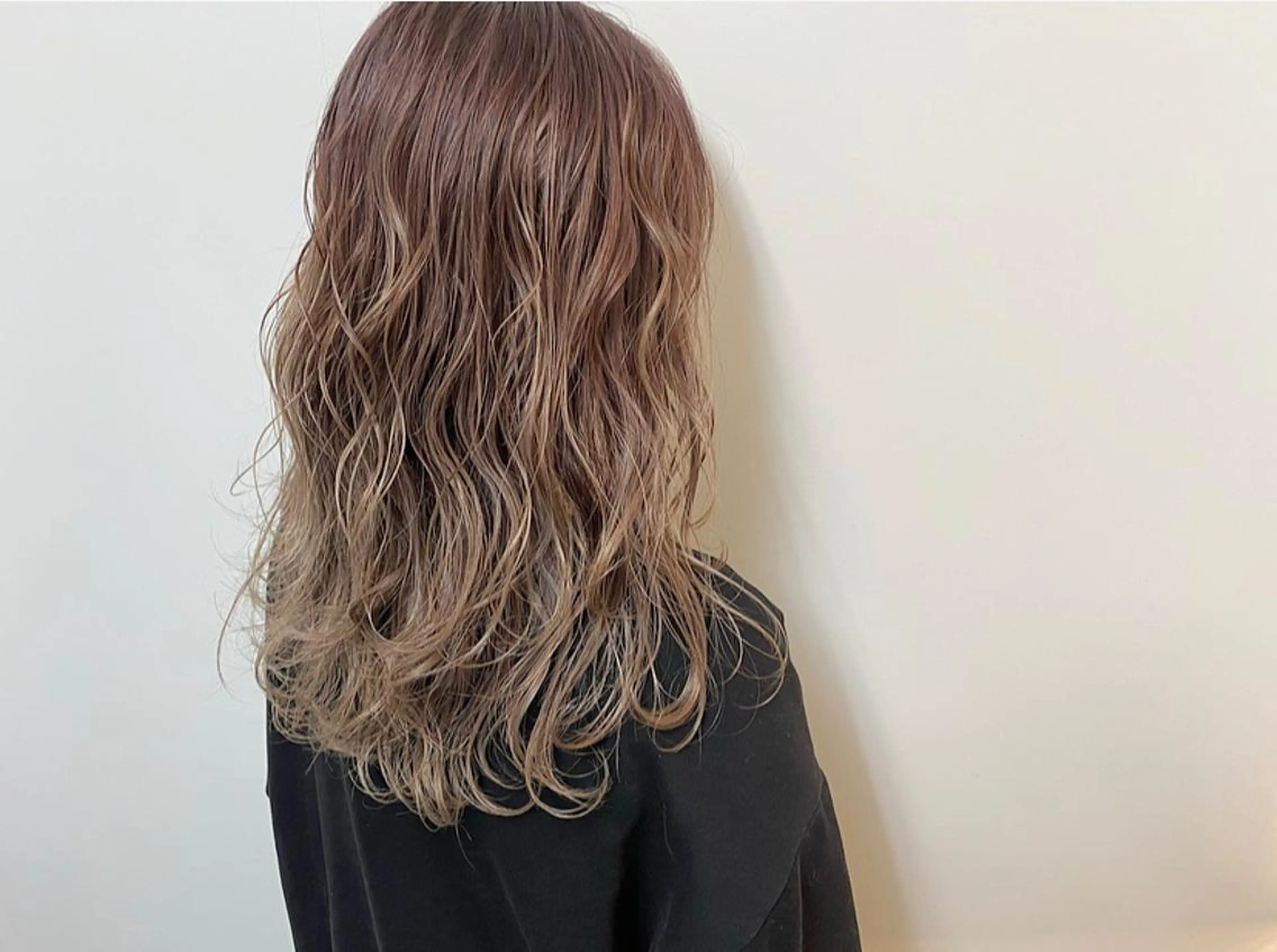 セミロング カラー アッシュ ブリーチ グラデーションカラー ハイライトカラー パープルカラー ヘアカラー 鈴木 翔梧のヘアスタイル