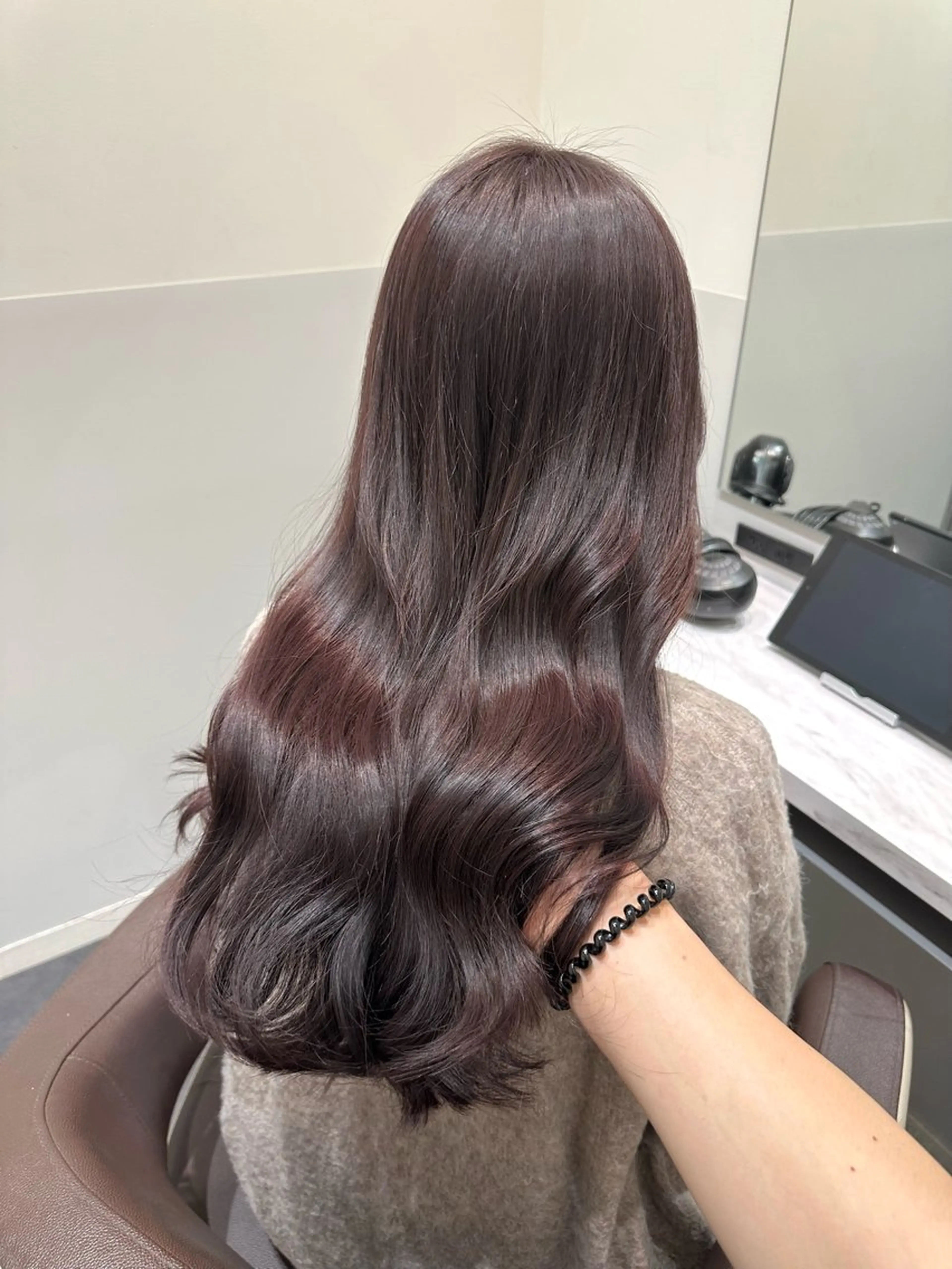 ロング カラー ベージュカラー ブリーチ ラベンダーカラー ラベンダーベージュ ブリーチなしカラー LUMO所属・矢野 晃平のヘアスタイル