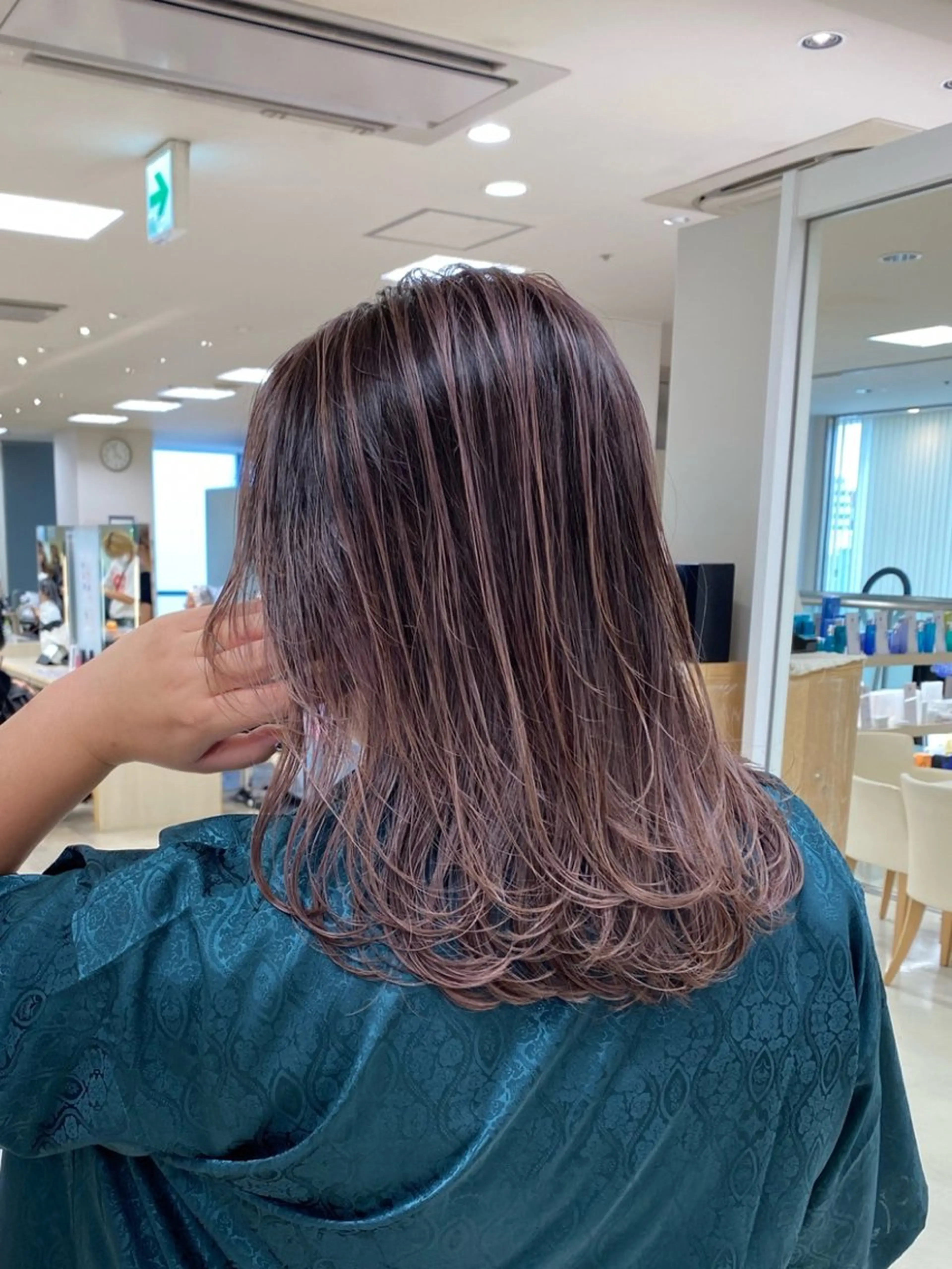 セミロング カラー ヘアカラー トリートメント 銀座メンズパーマ🦚 ブリーチ🌿レイヤーのヘアスタイル