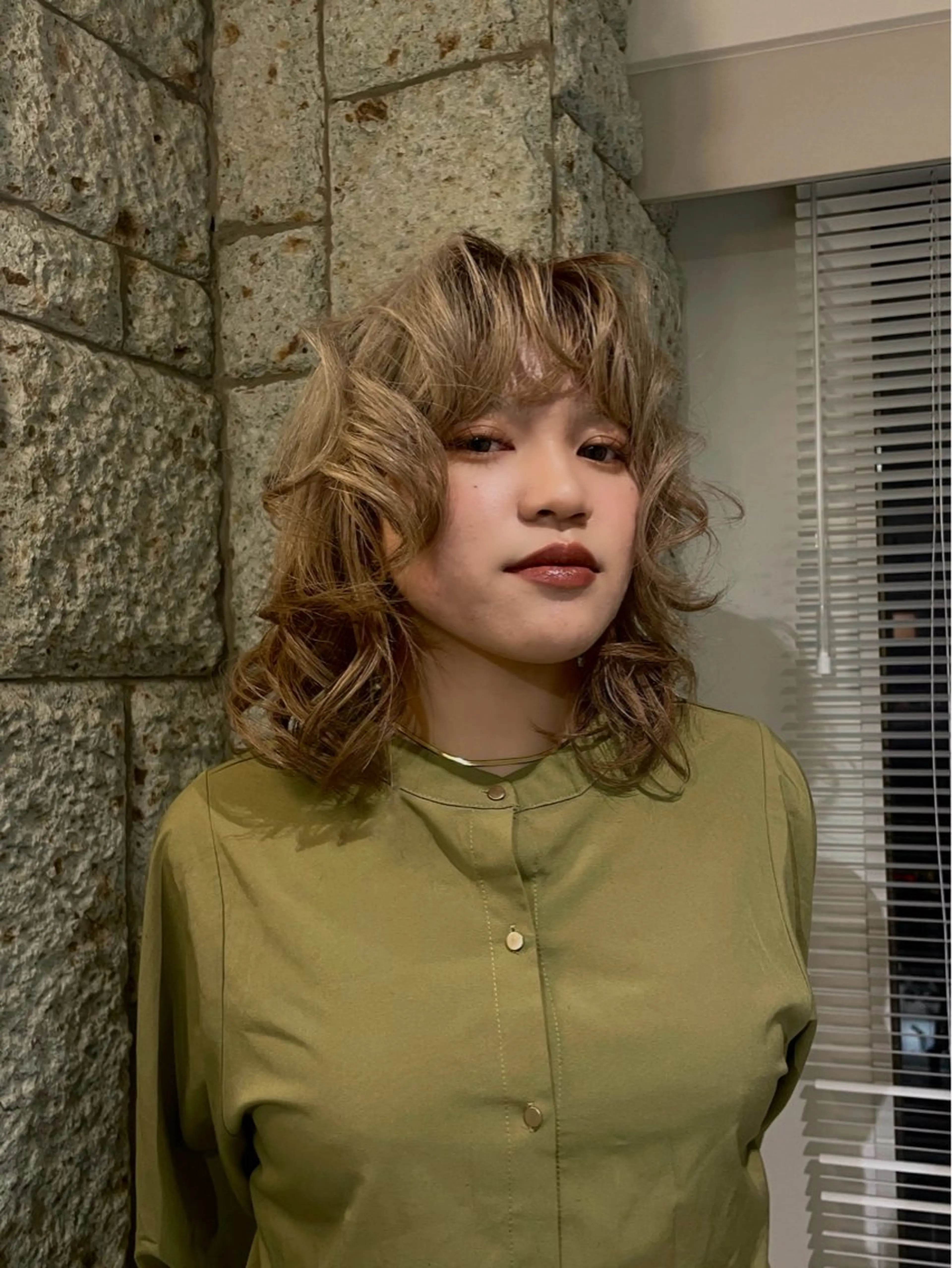 ミディアム カラー ヘアカラー トリートメント スミレ／透明感 ／ハイトーン／高円寺のヘアスタイル