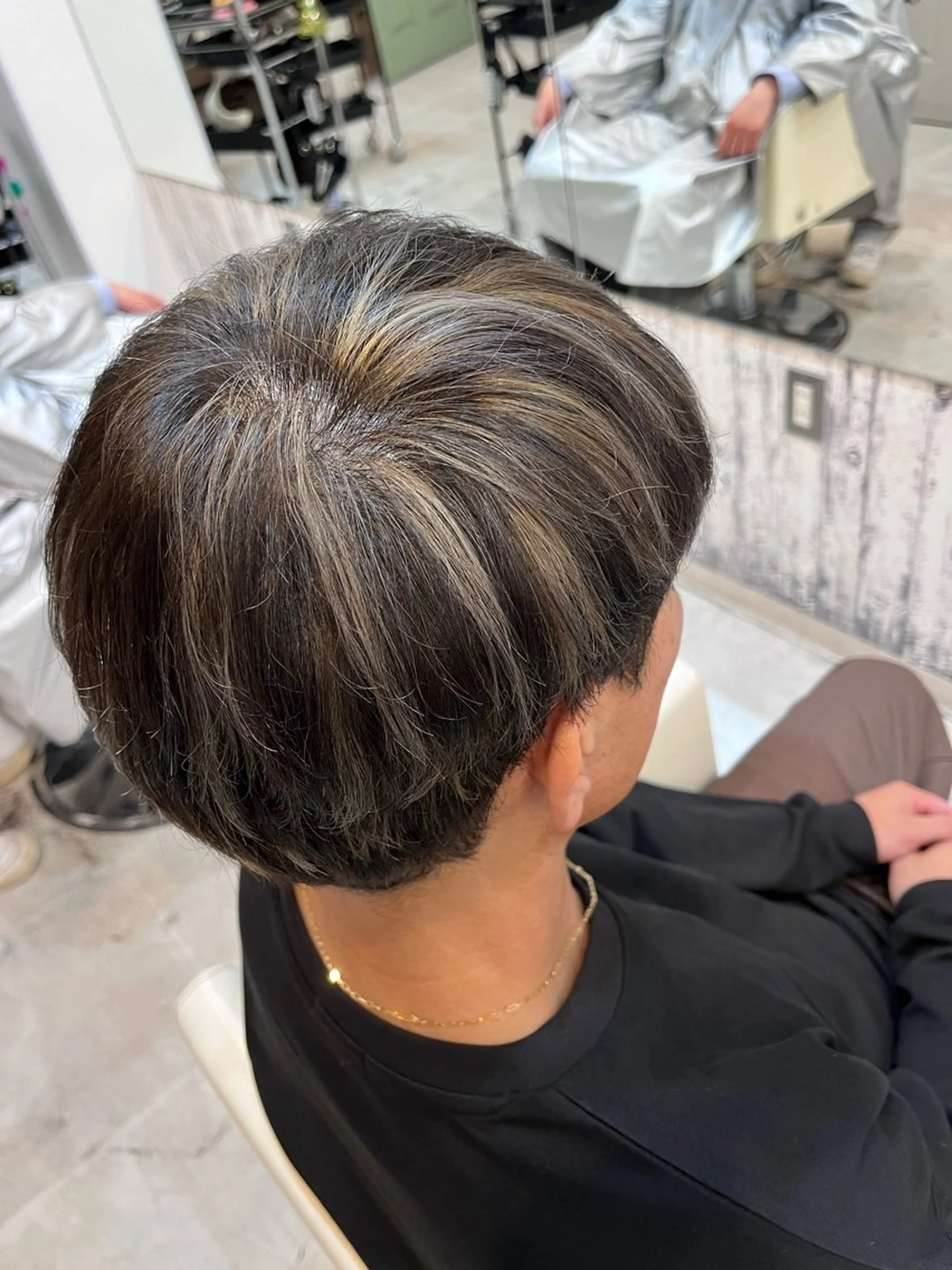 ショート カラー ブリーチ ハイライトカラー シルバー ハイライト ななる 👀モデル募集中!!のヘアスタイル